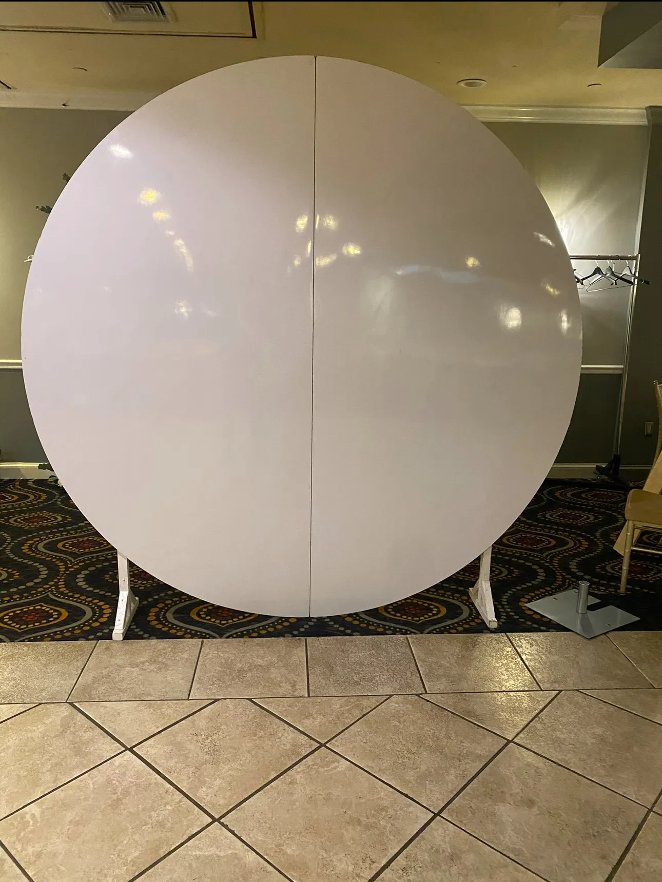 8ft White Round Backdrop