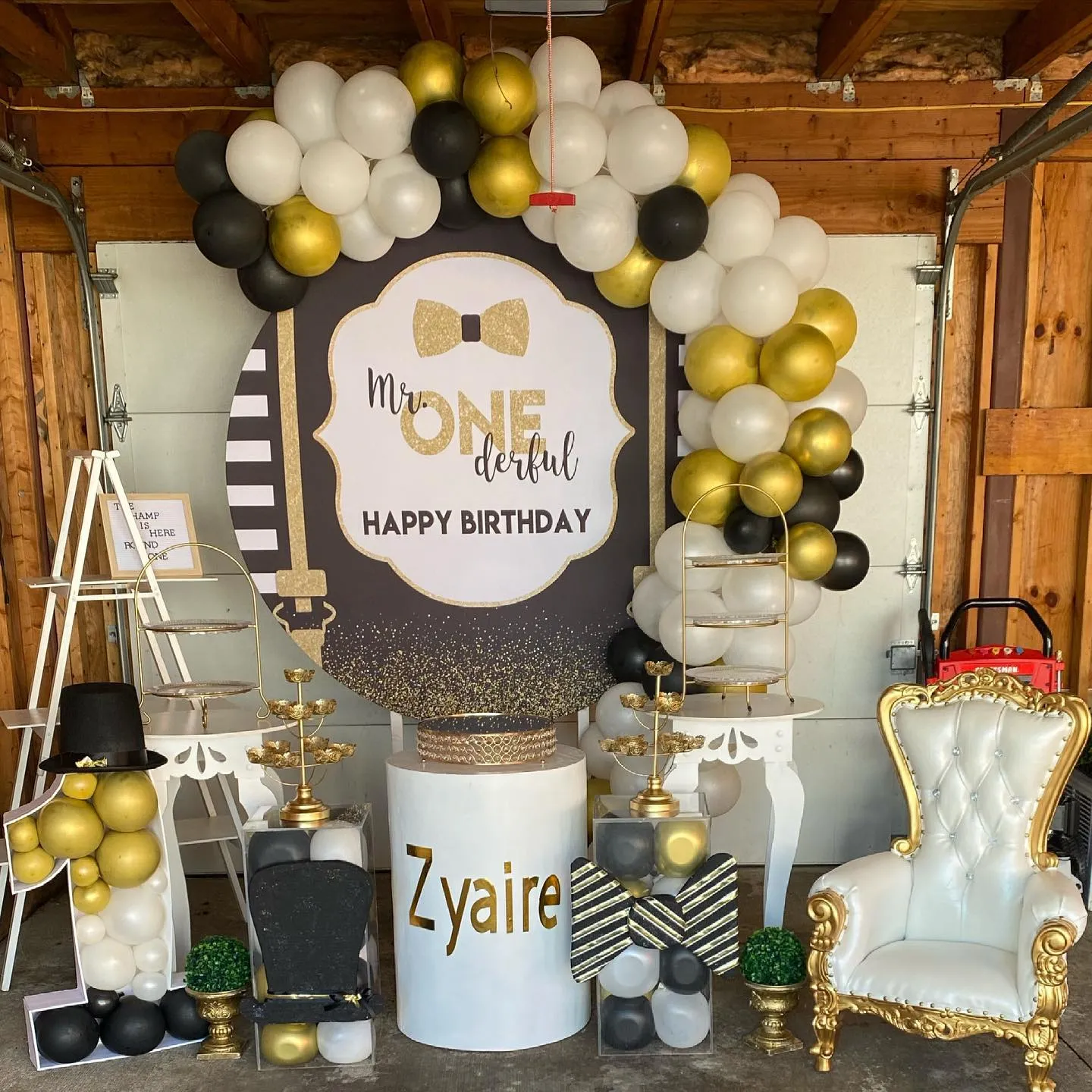 5ft Mr Onederful Round Backdrop