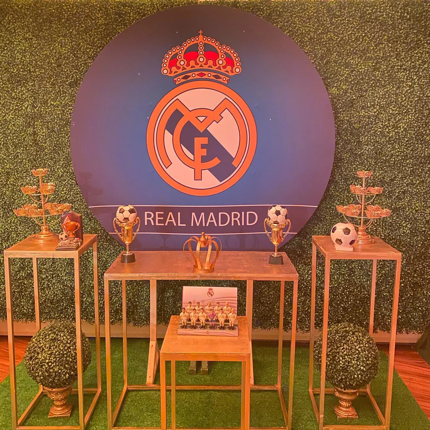 Gold Hollow Pedestal 