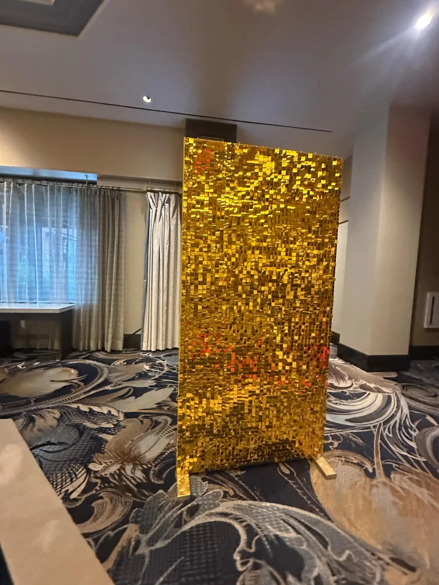 8FT x 4FT Gold Shimmer Wall