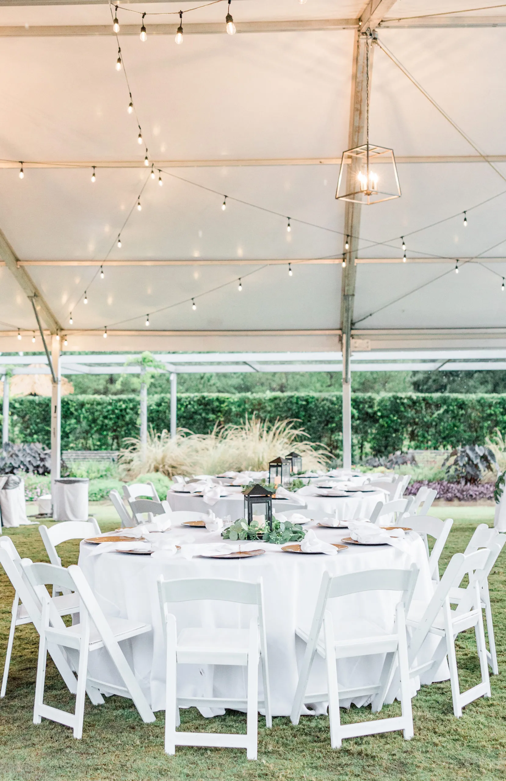 80 White Garden Chairs + 10 Round Tables 60"