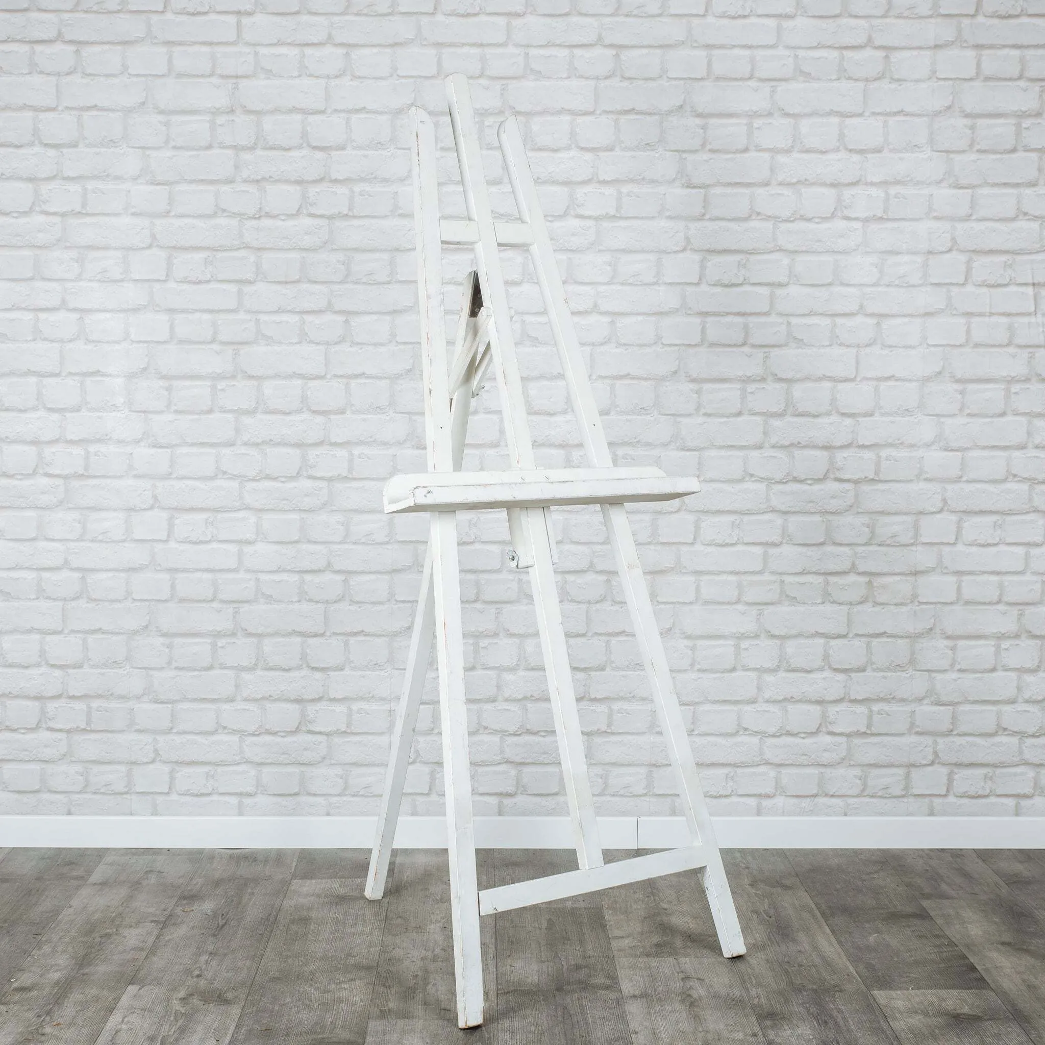 White Wood Easel 