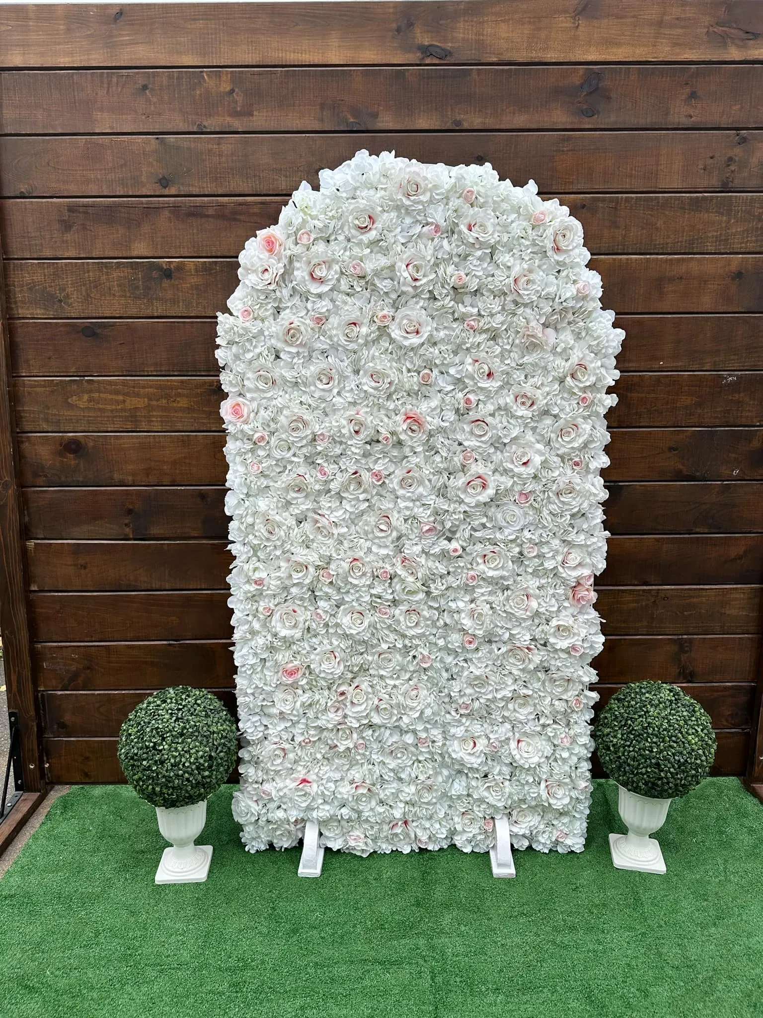 Victoria Rose Arch Wall 