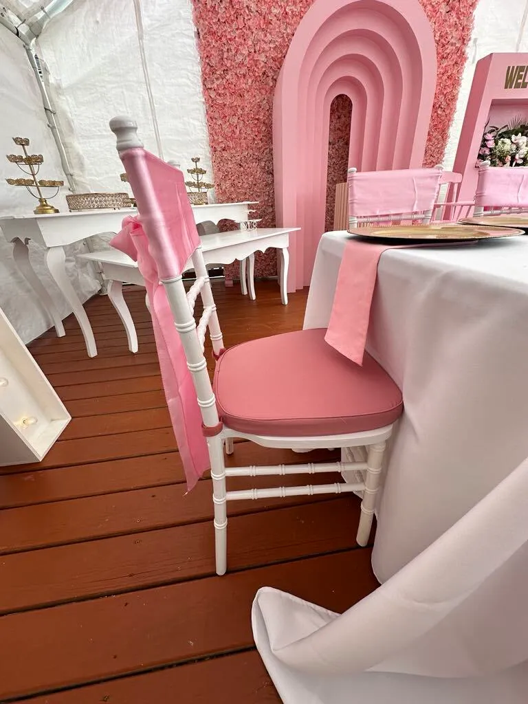 WHITE CHIAVARI CHAIR WITH PINK CUSHION