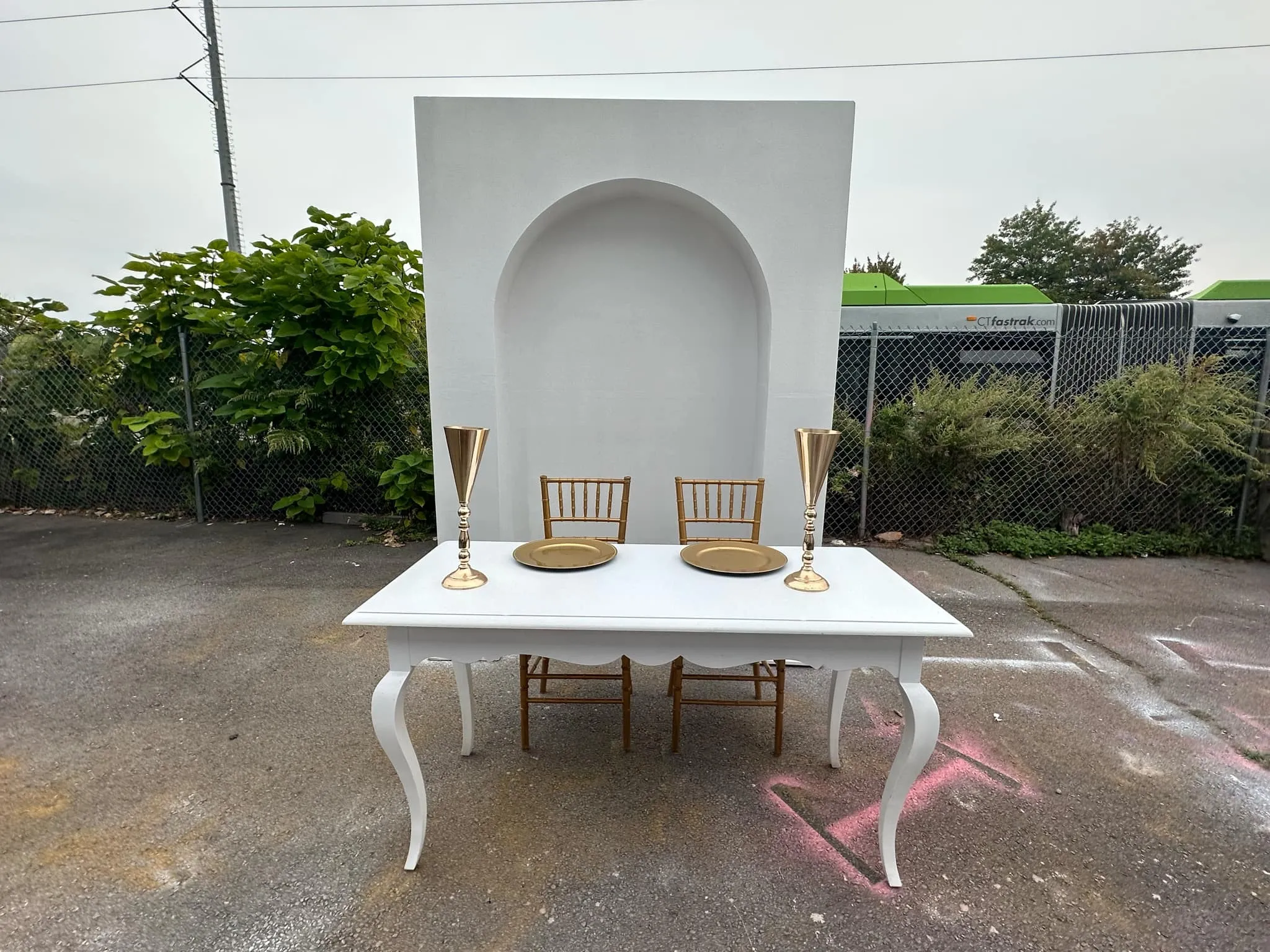 White Classic Sweetheart Table 