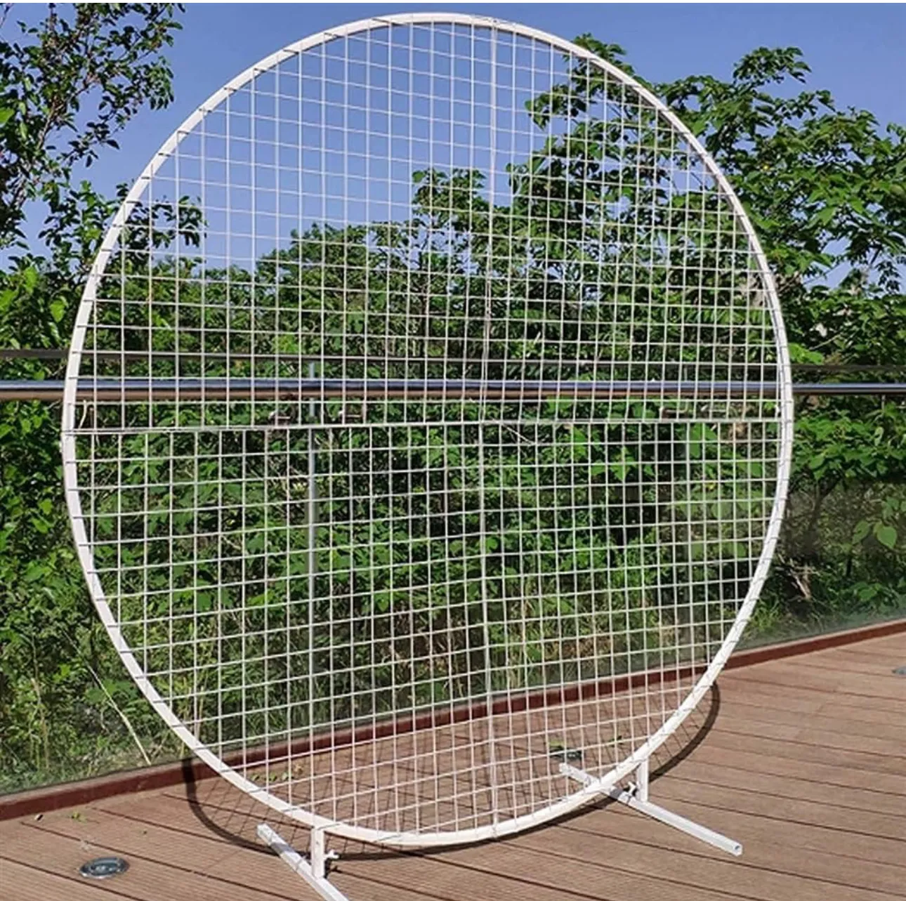 Circle Backdrop White Grid Stand