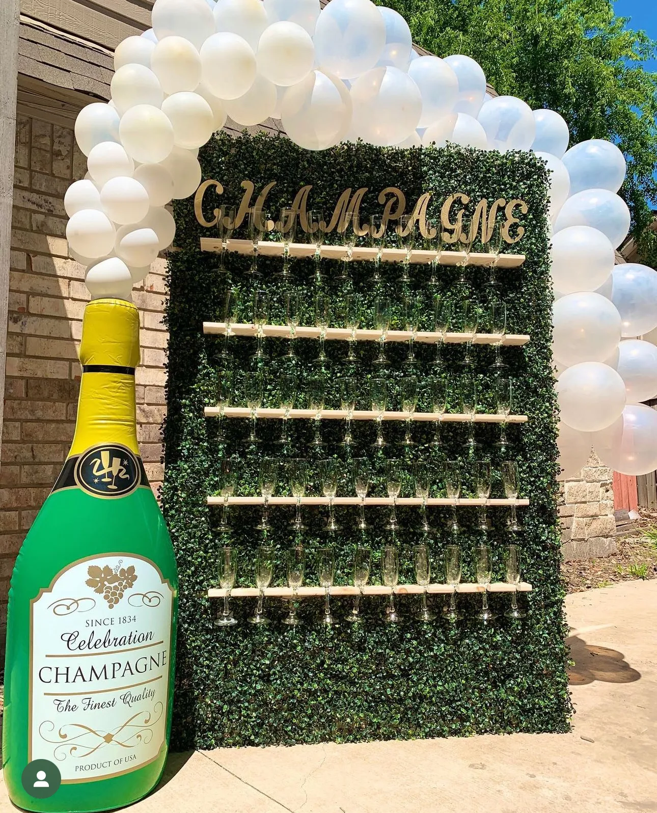 Green Grass Champagne Wall