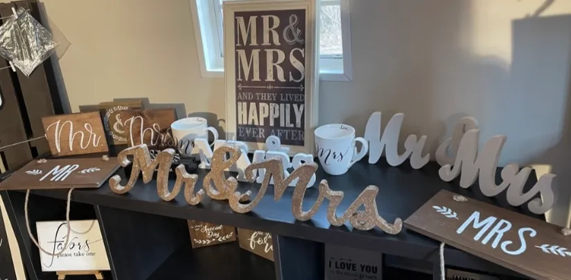 "Mr & Mrs" Signs