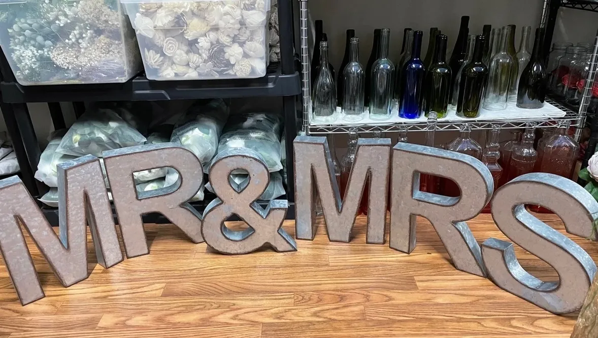 Large Metal Mr. & Mrs. 