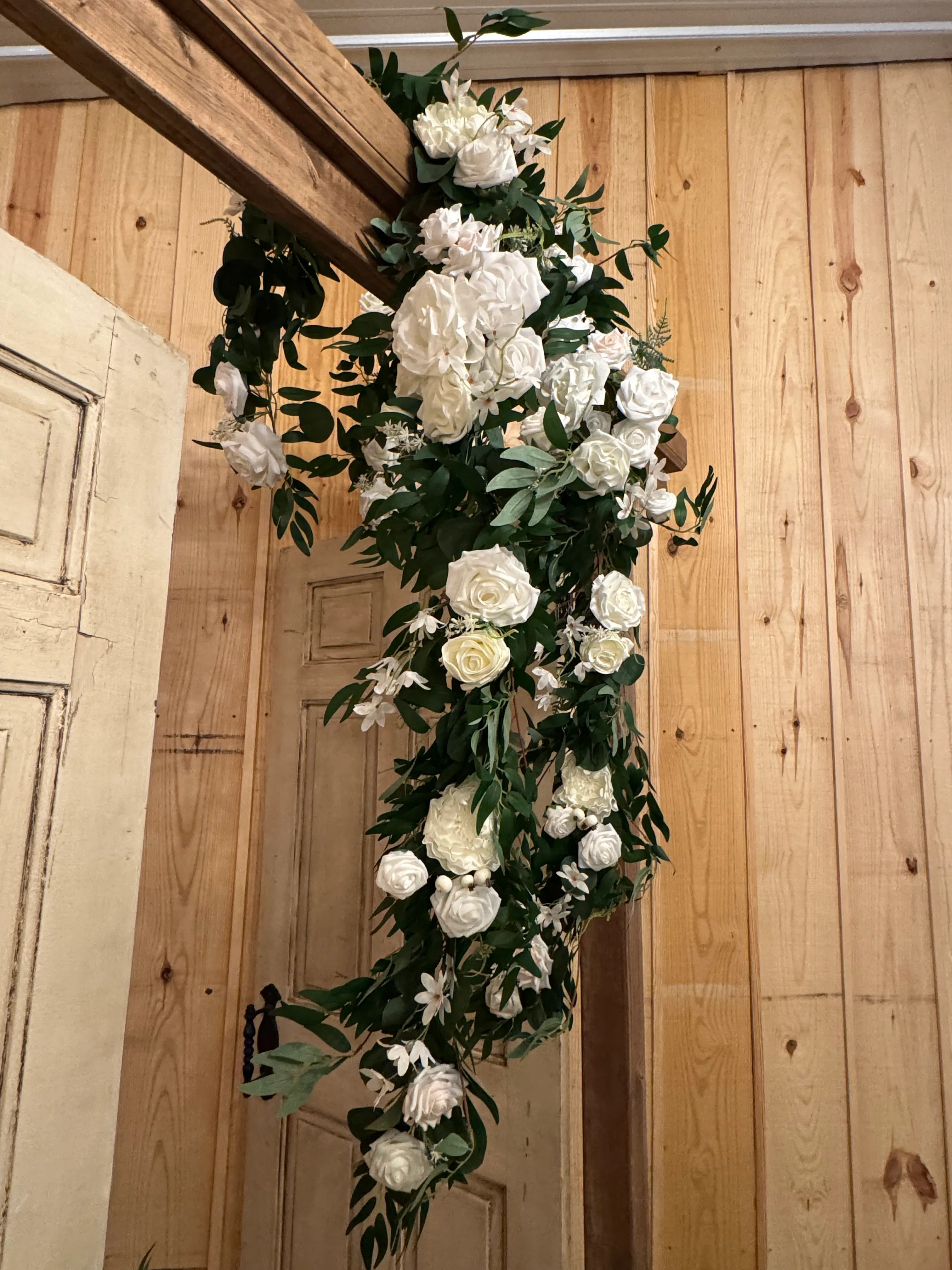 Ling’s 6ft. White & Sage Flower Garland