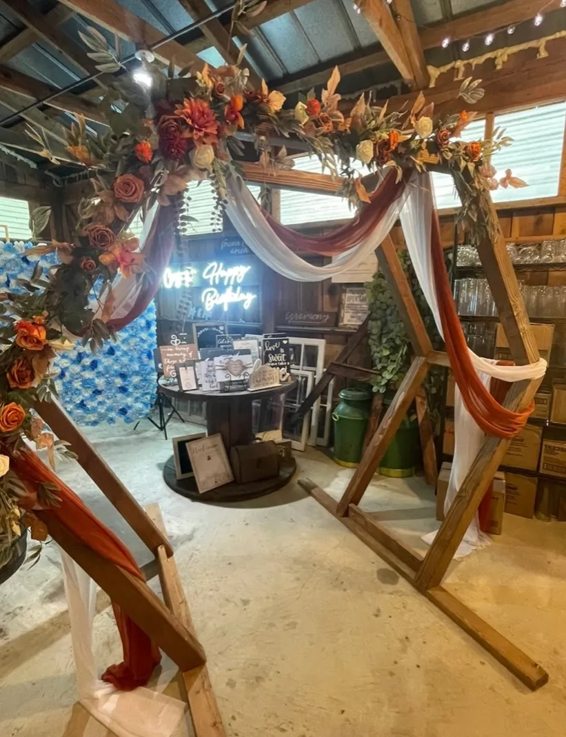 Ling’s Moments 9.5’ Arch Garland in Burnt Orange & Scarlet