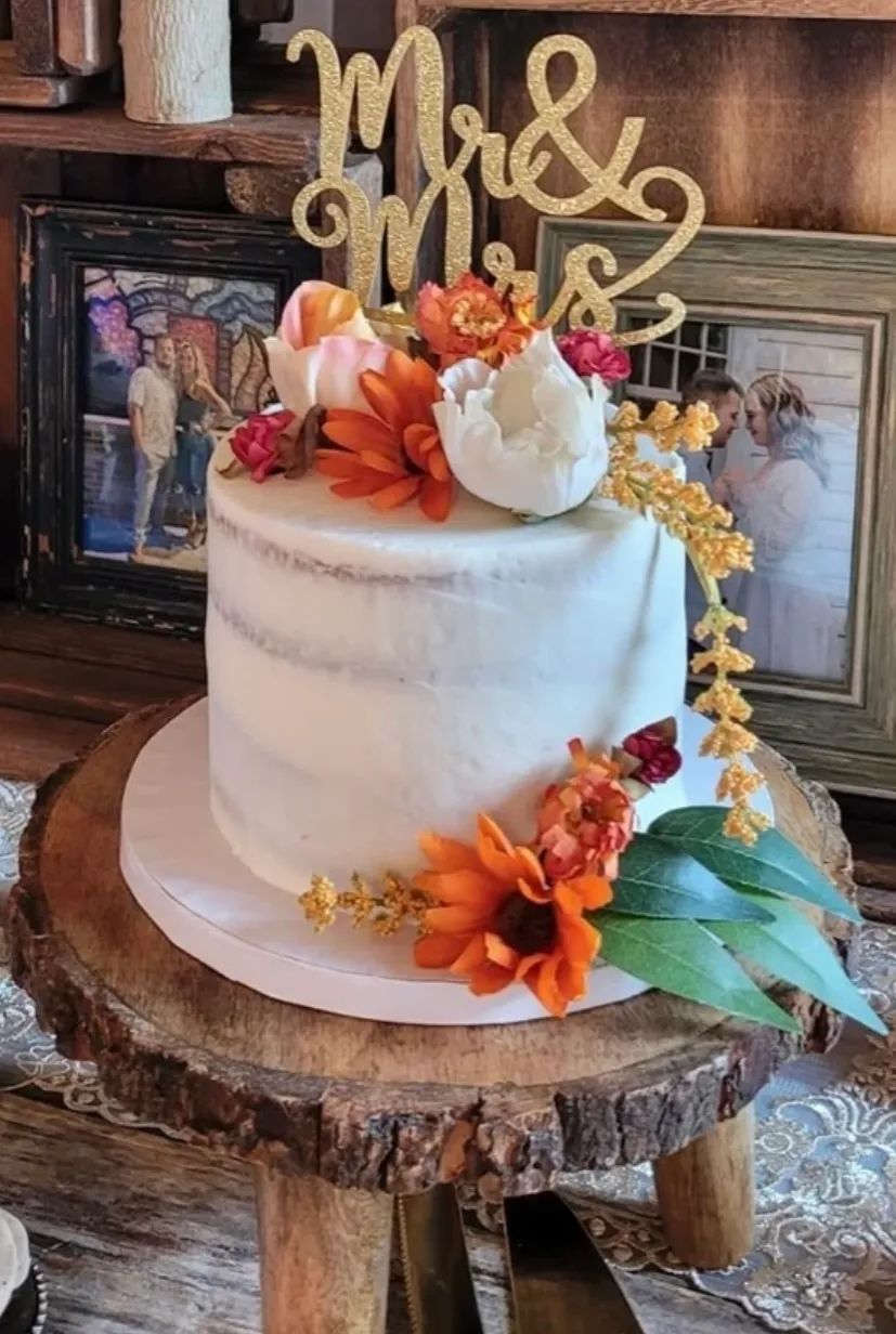 Single Tier Wood Slice Cake Stand with Legs