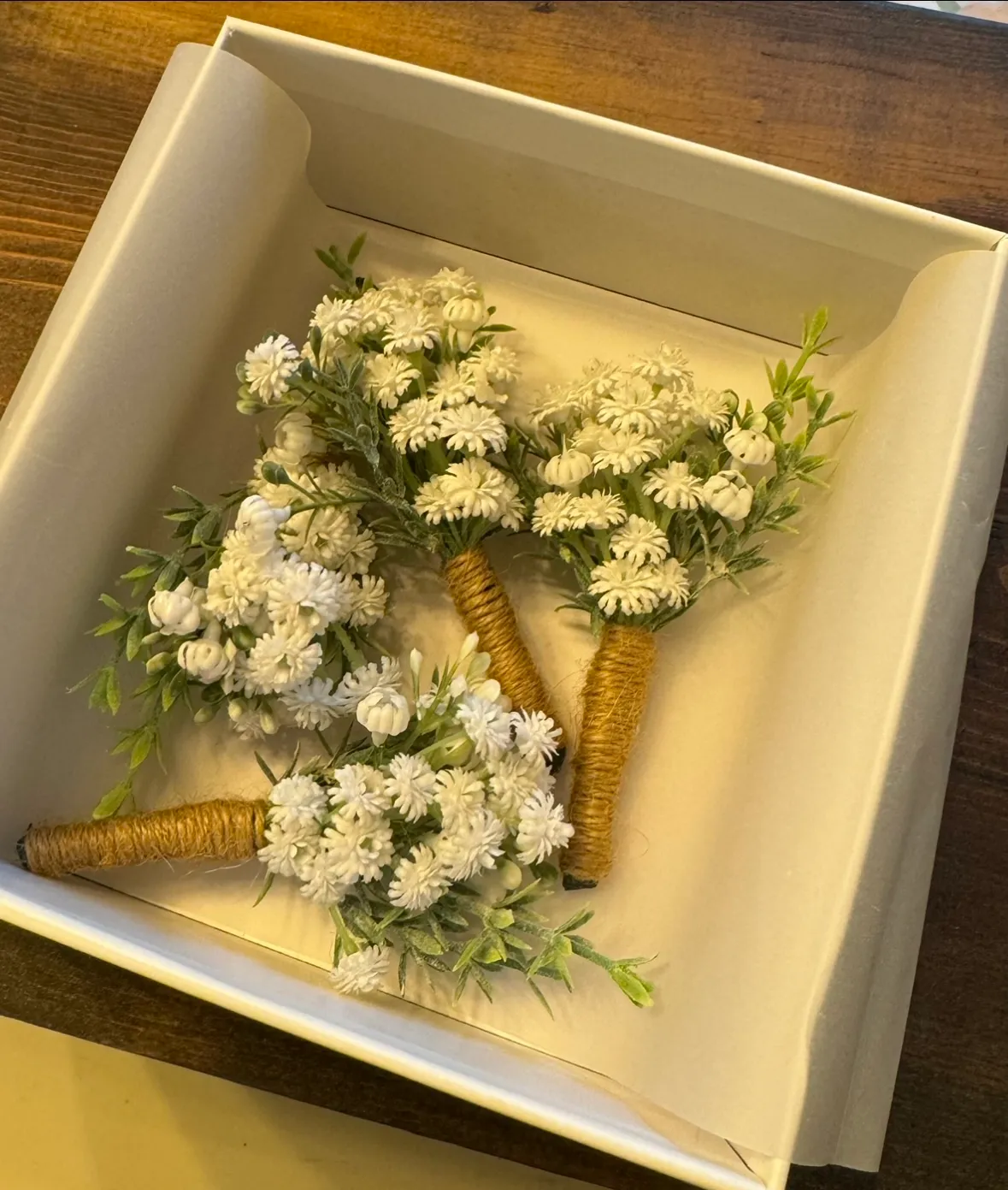 Baby’s Breath Boutonnières 