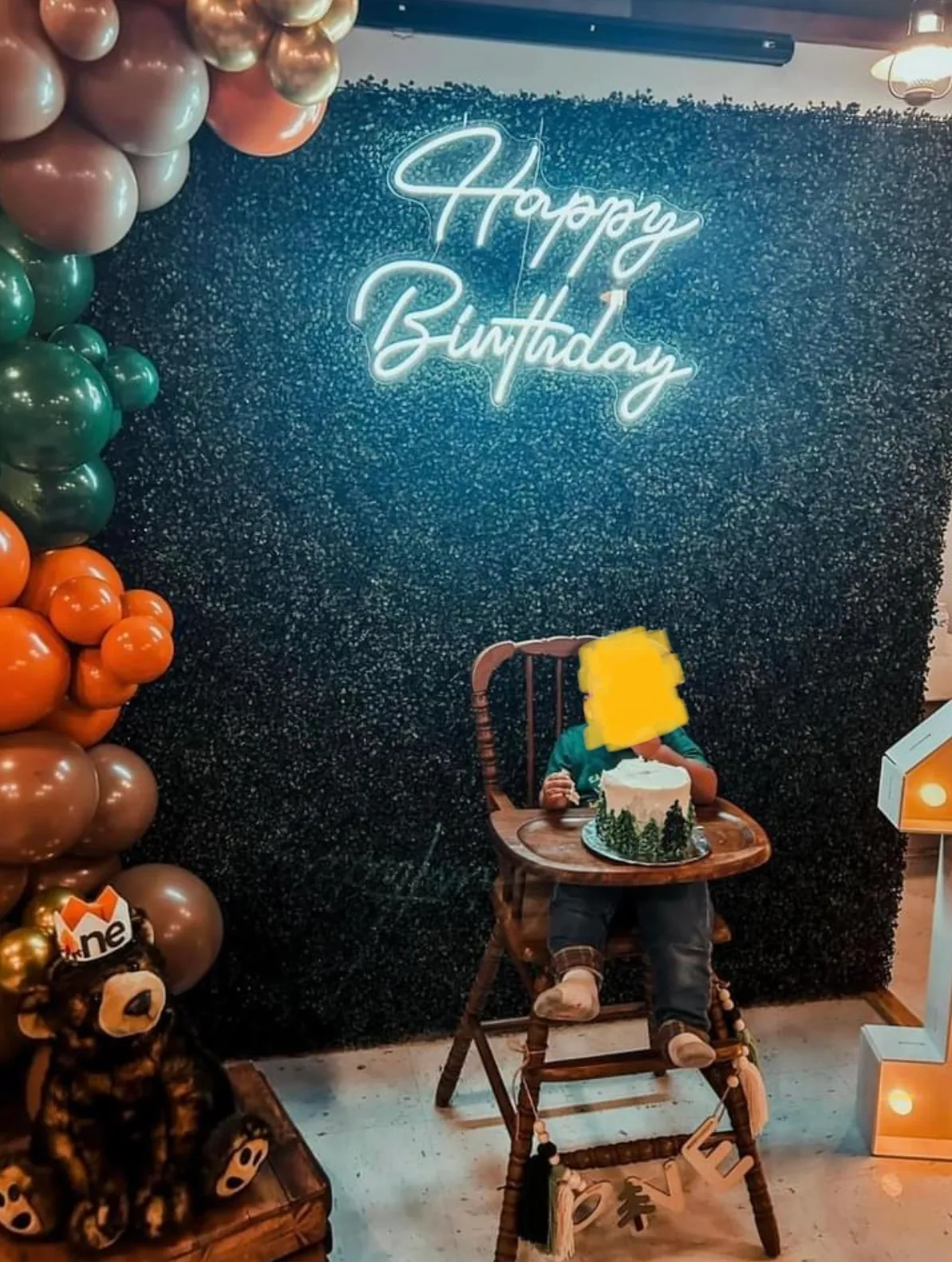 “Happy Birthday” Neon Sign