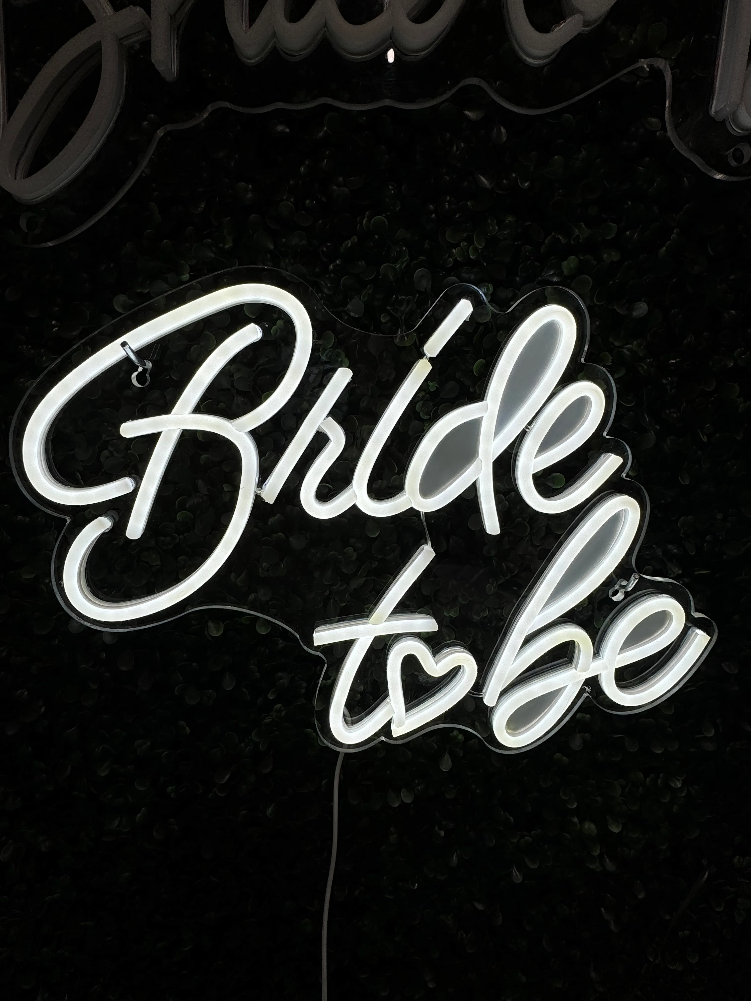 Bride to Be Neon Sign with heart (to)