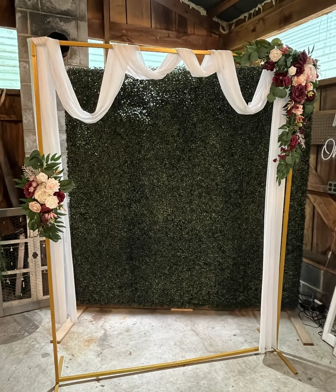 Gold Metal Arch/Stand (6.6' x 5')