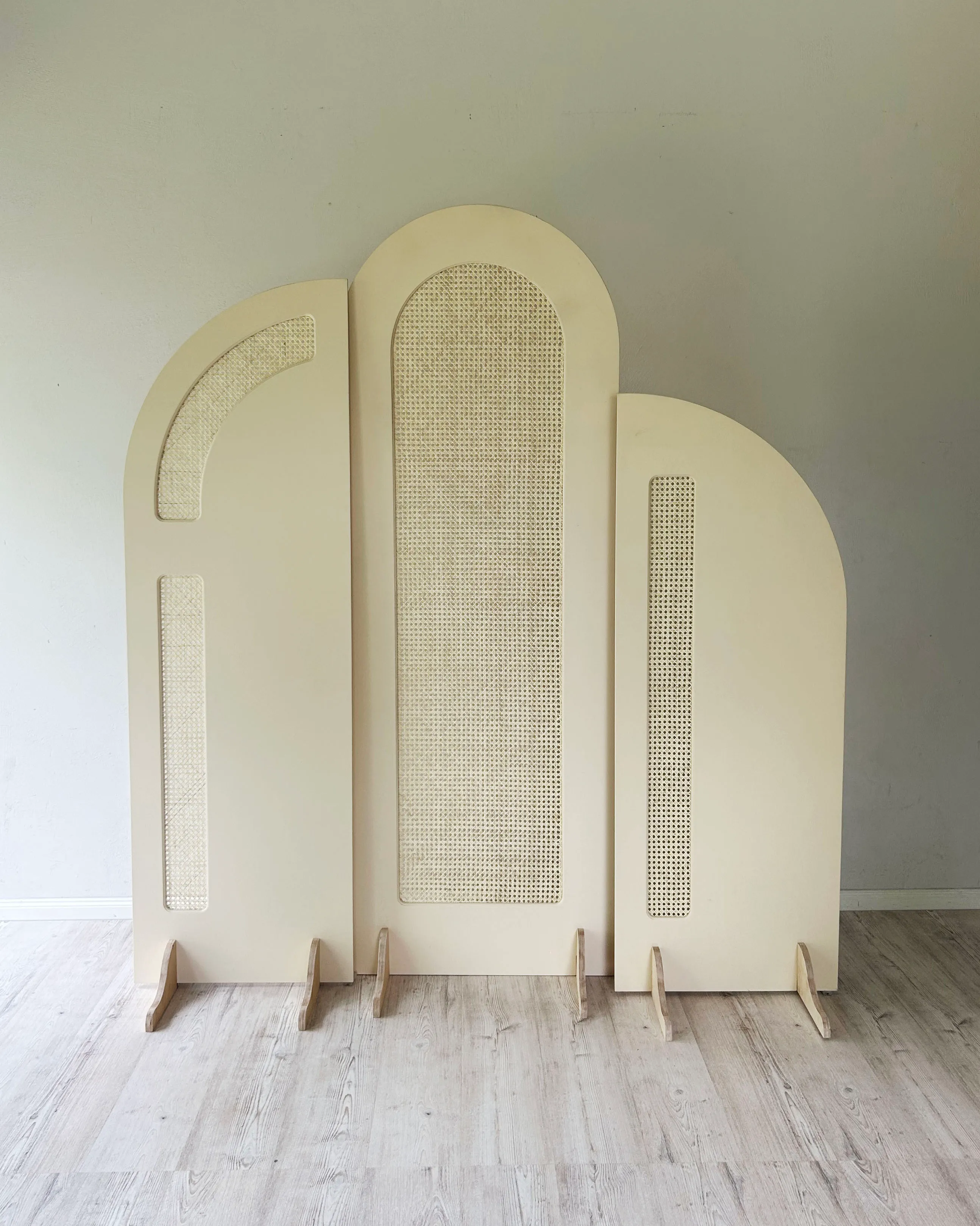 RATTAN LIGHT backdrop