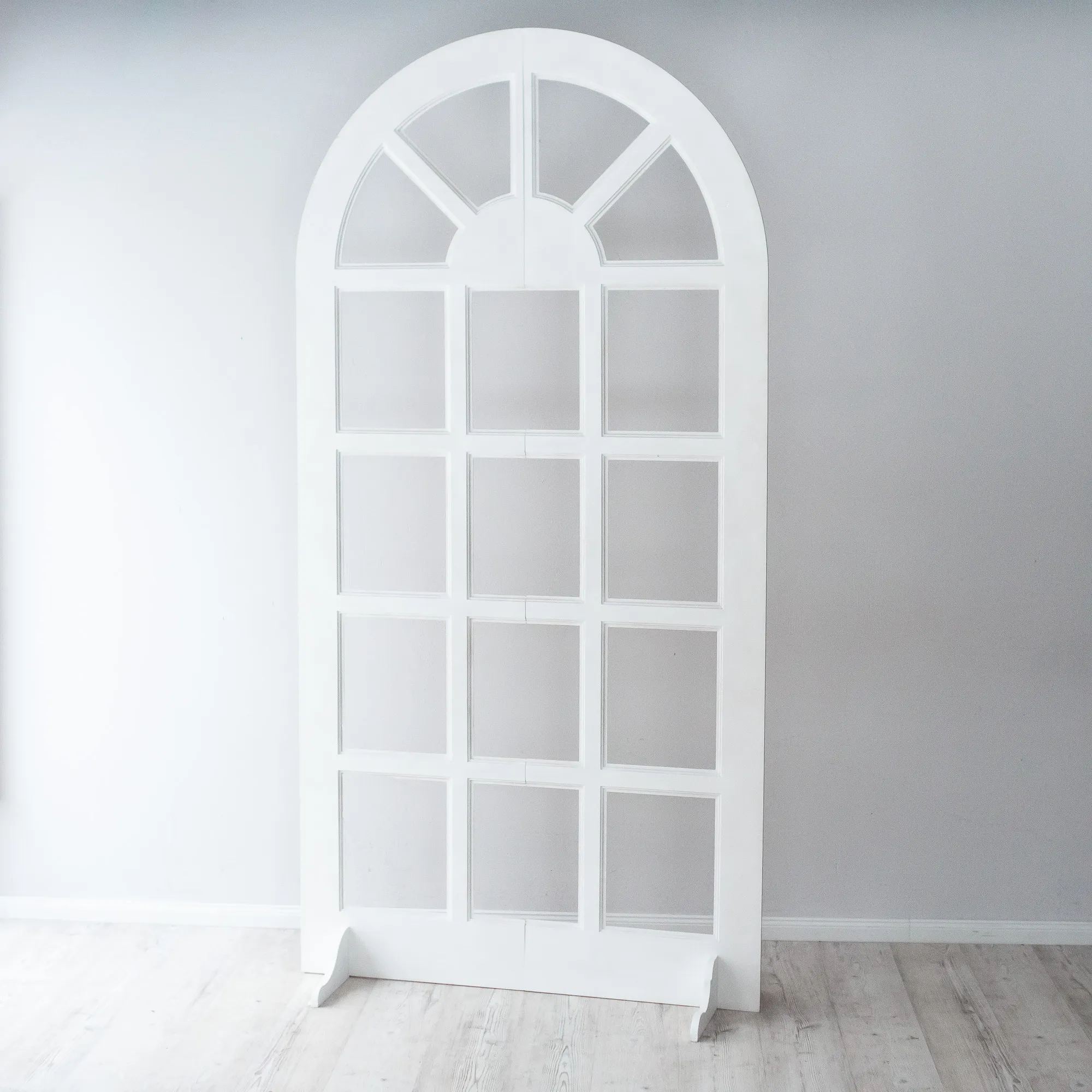 WINDOW WHITE backdrop