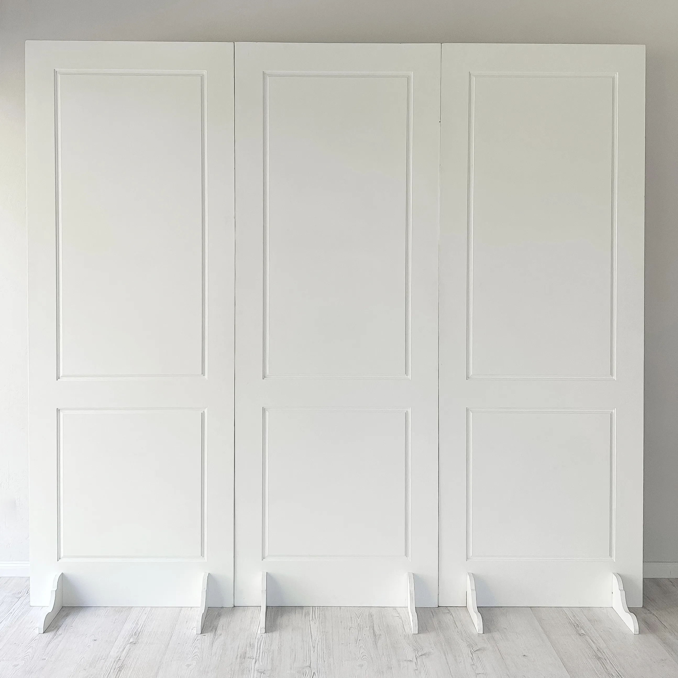 CLASSIC WHITE backdrop