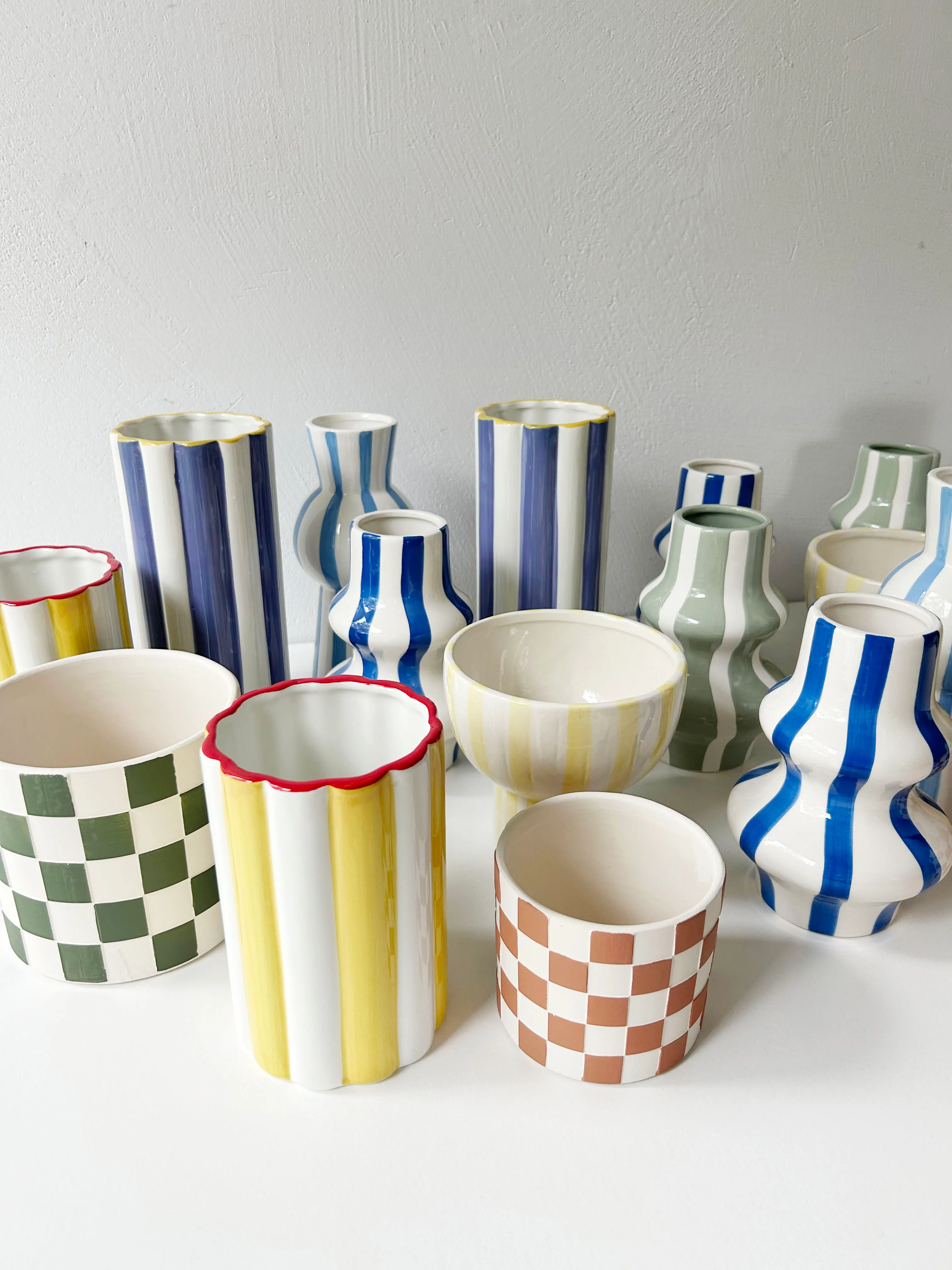 15 x COLOR LOGIC vase