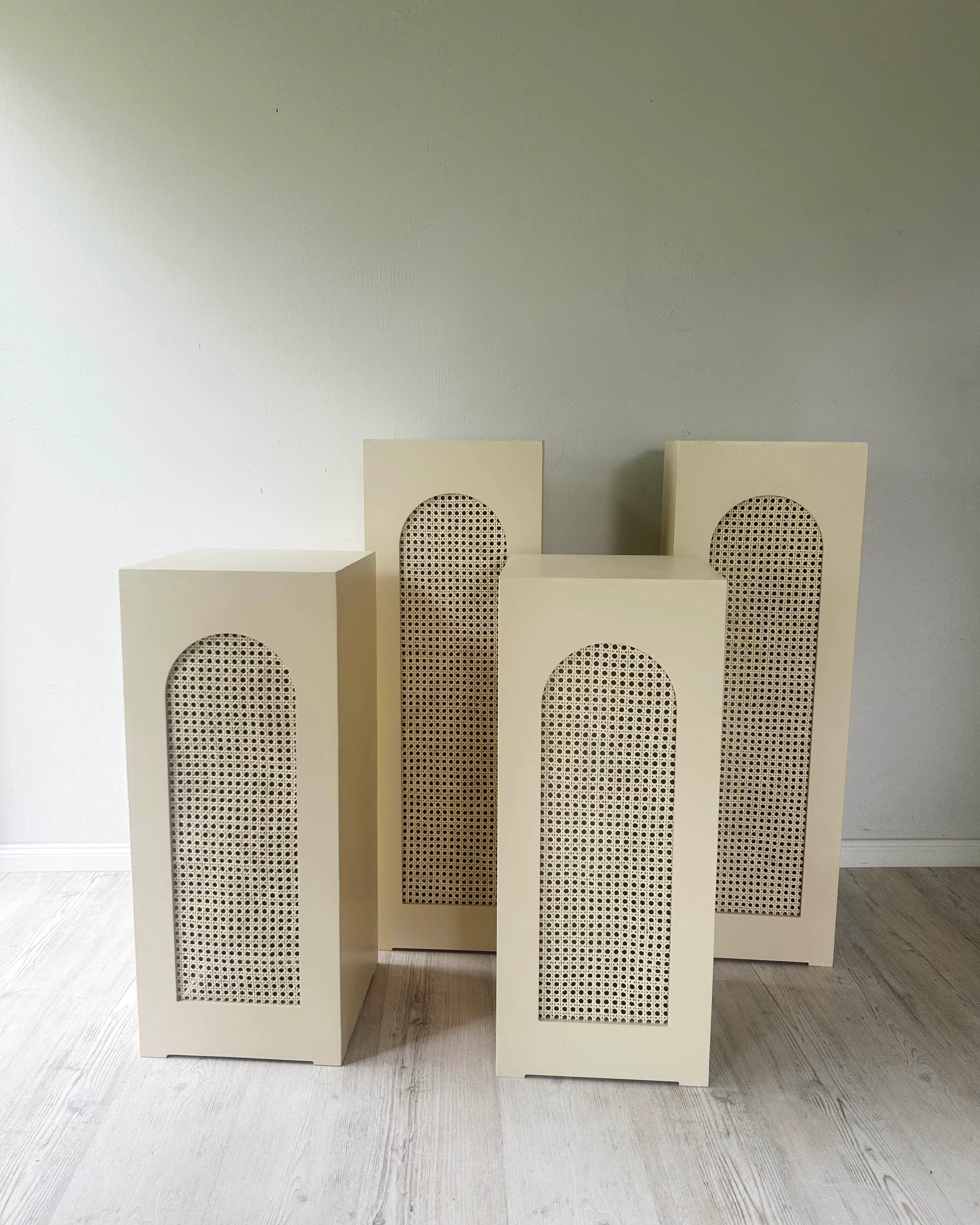 RATTAN B 80 cm plinth