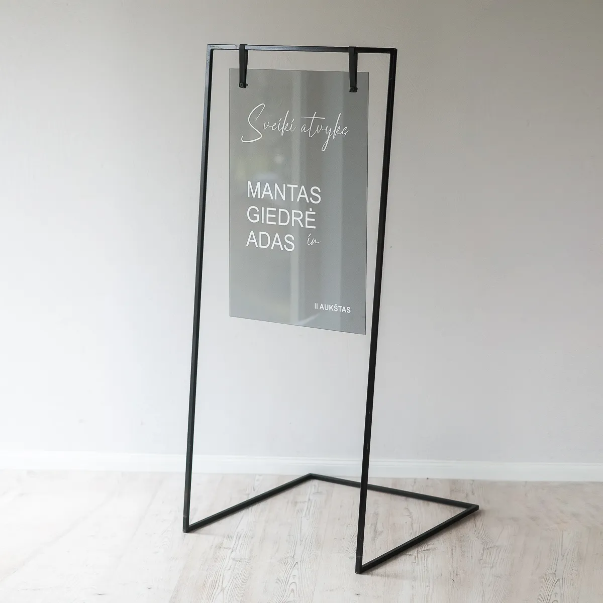 Easel A BLACK
