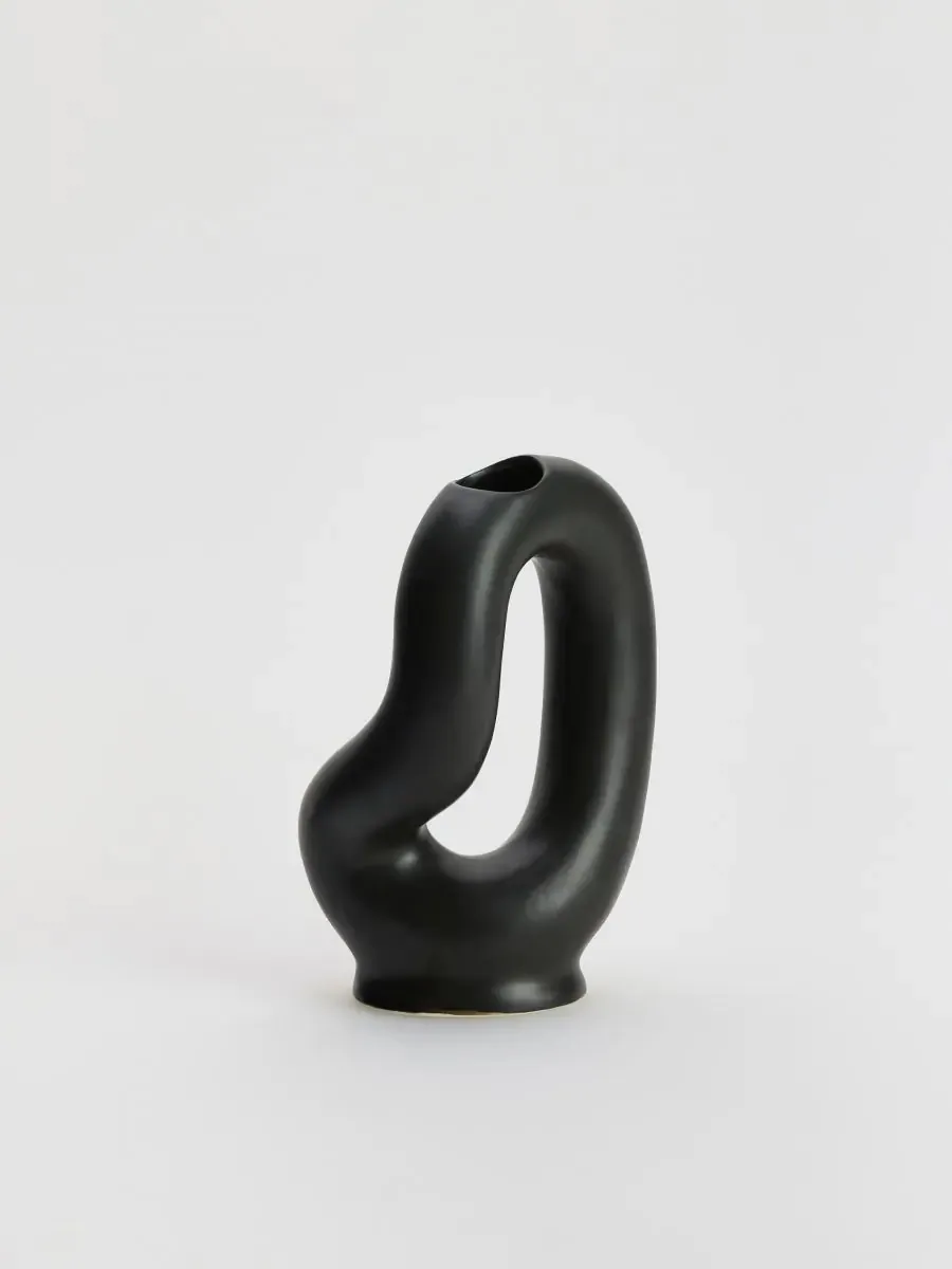 BLACK vase C