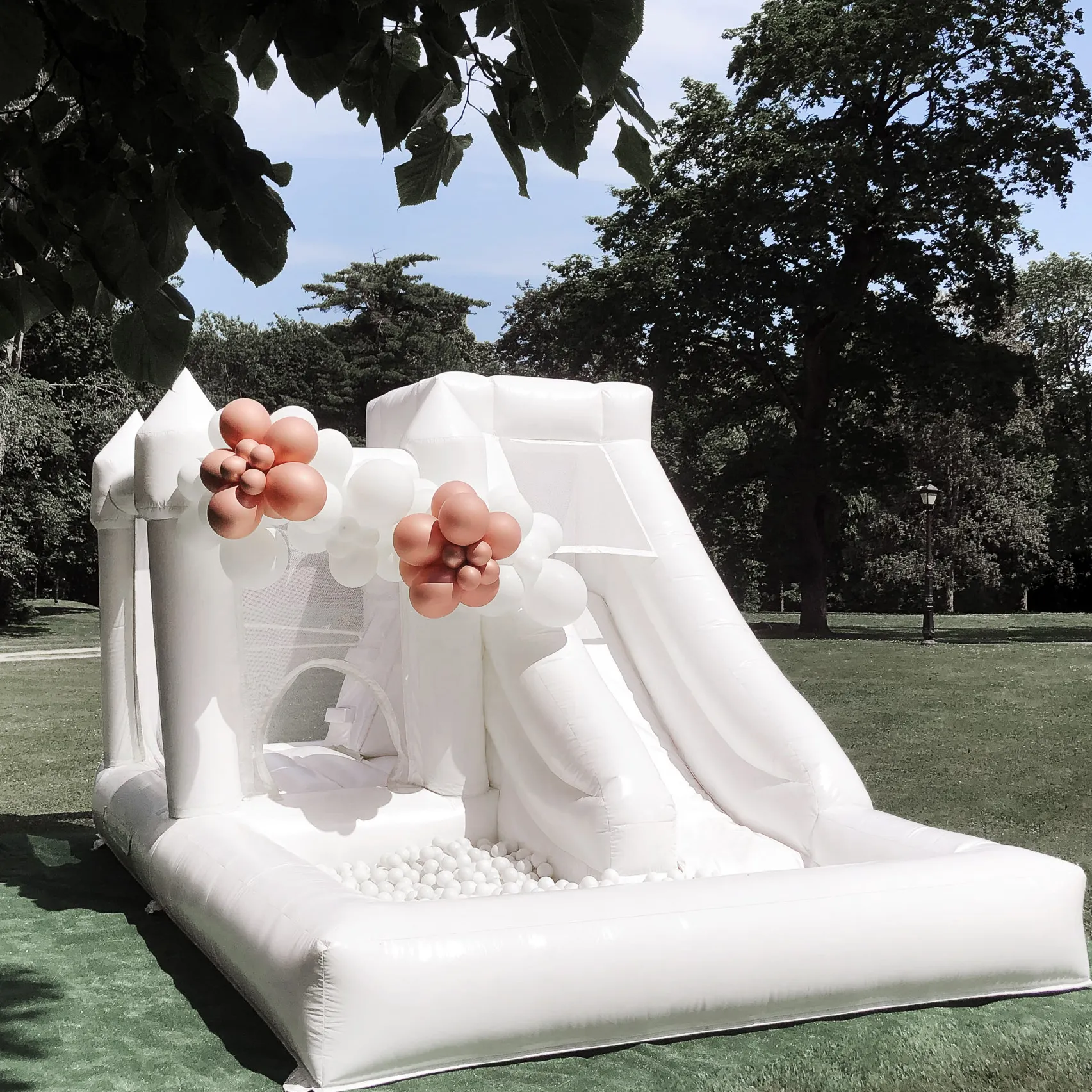 WHITE inflatable castle L