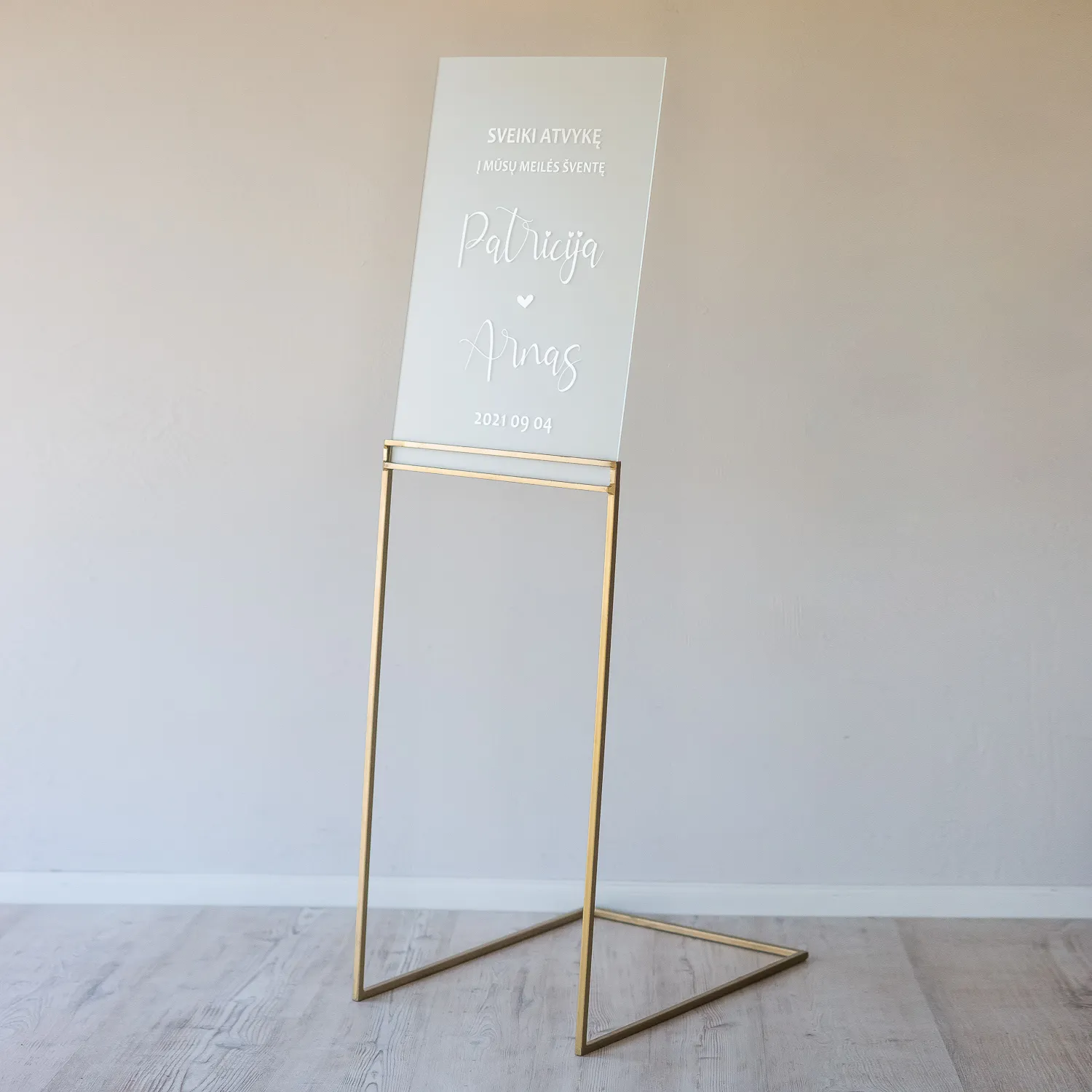 Easel B GOLD