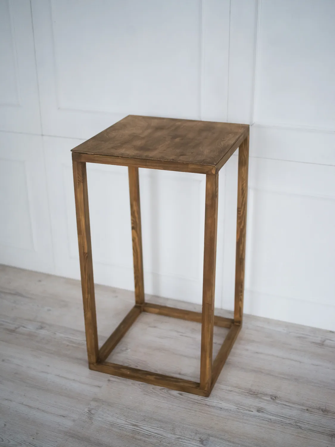 WOOD DARK table