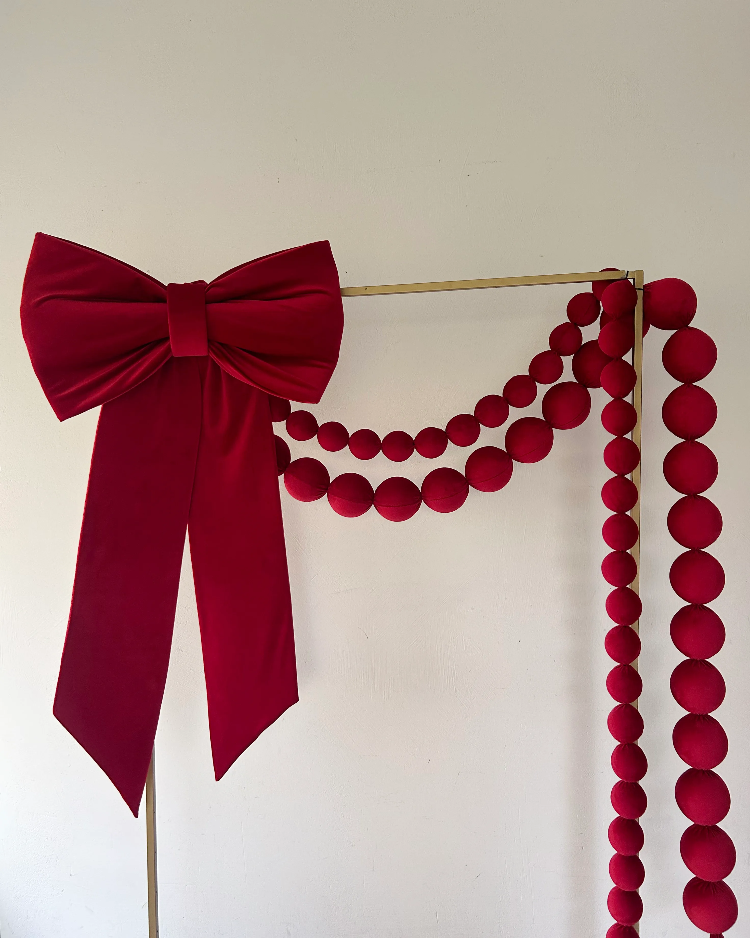 RED VELVET garland