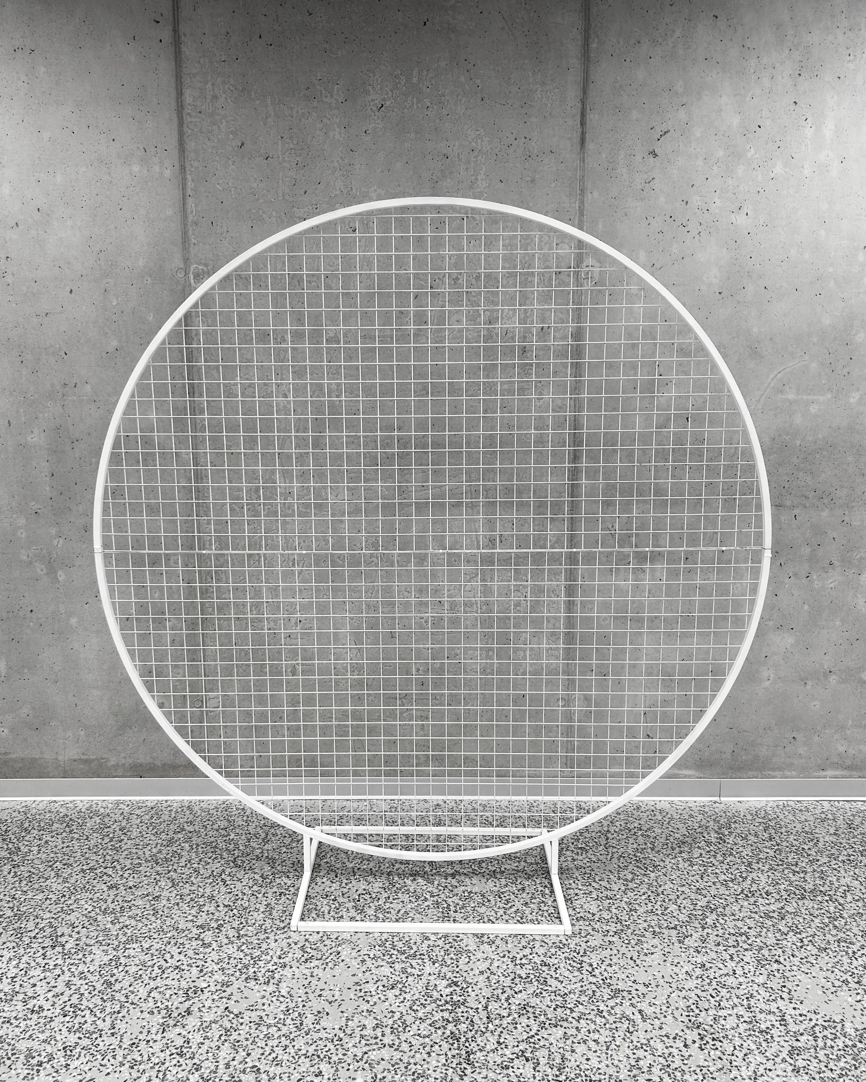 CIRCLE MESH WHITE backdrop
