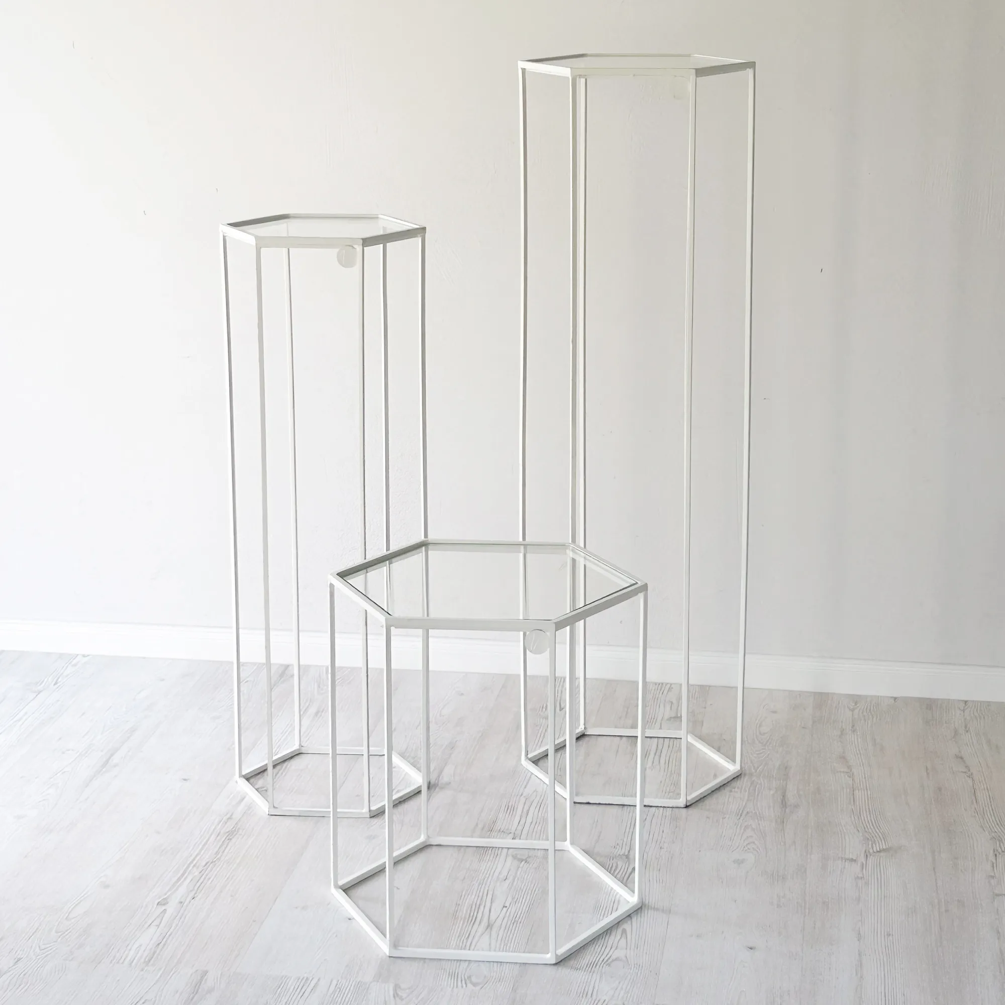 HEXAGON WHITE 95 cm plinth