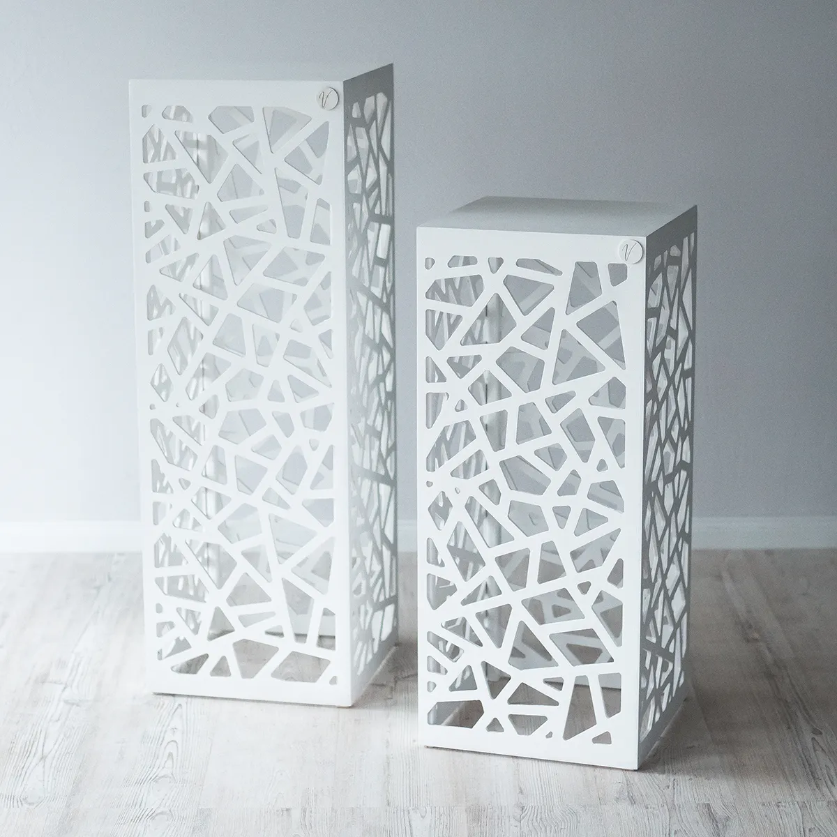 PATTERN WHITE 80 cm plinth