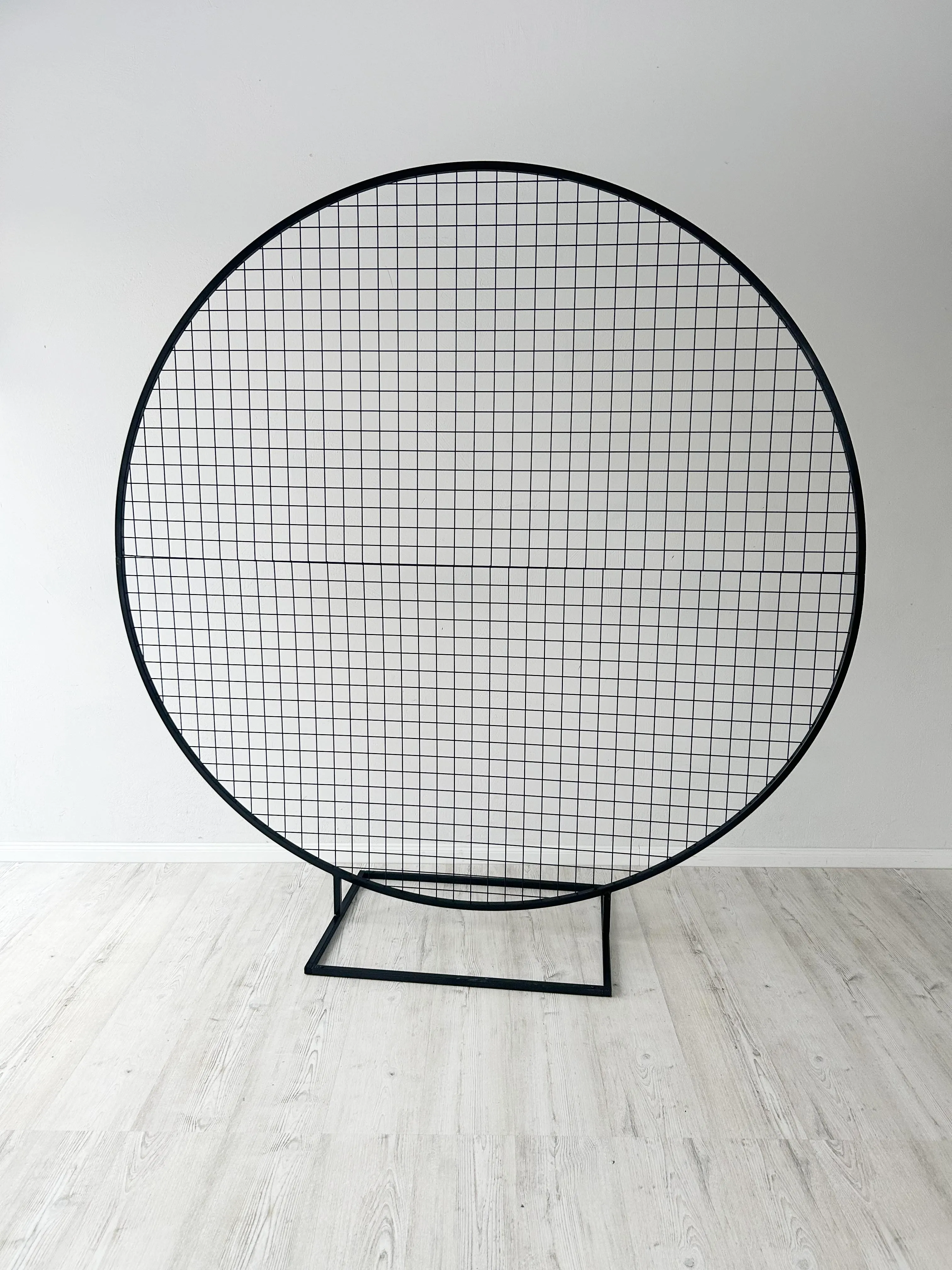CIRCLE MESH BLACK backdrop