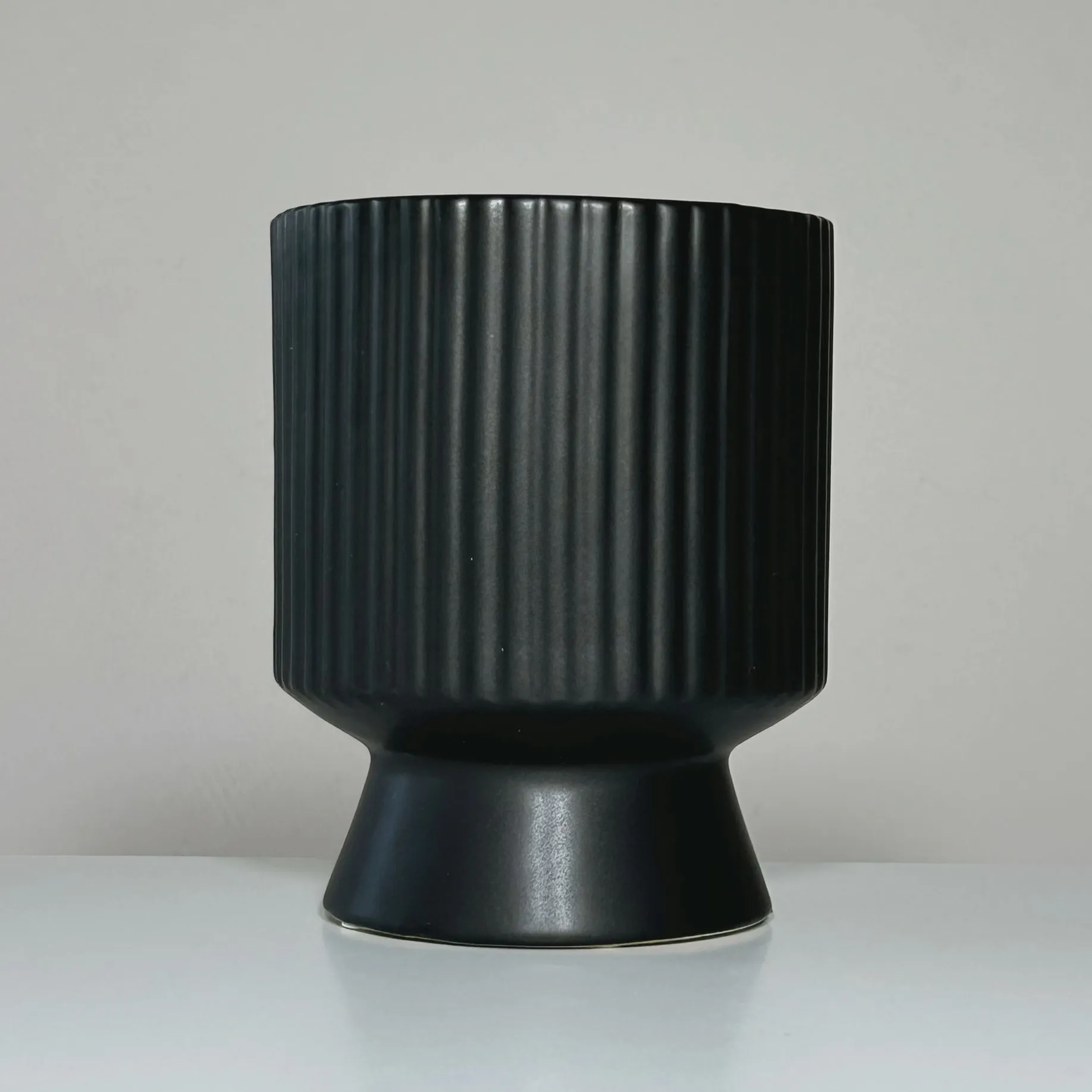BLACK vase B
