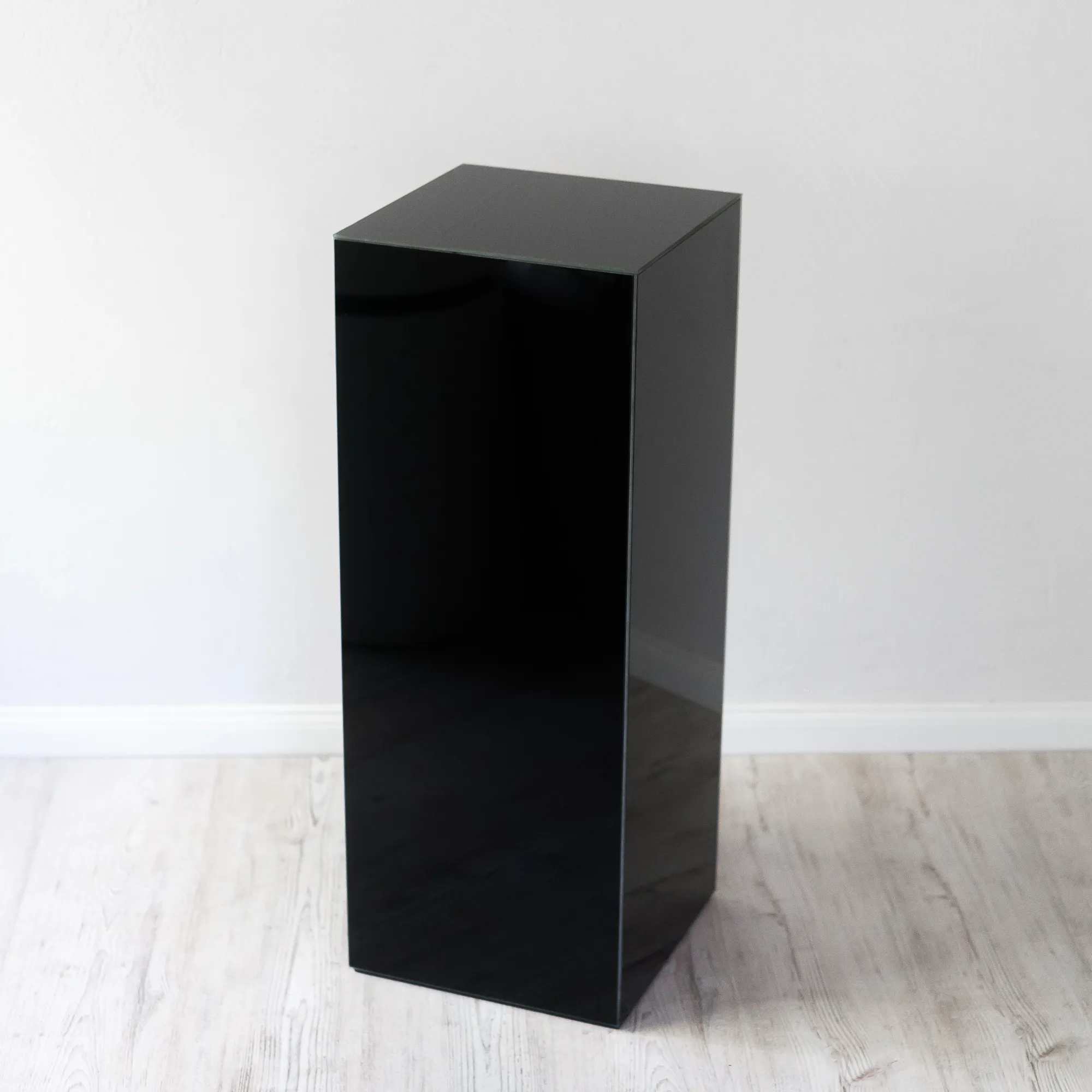 GLASS BLACK 80 cm plinth