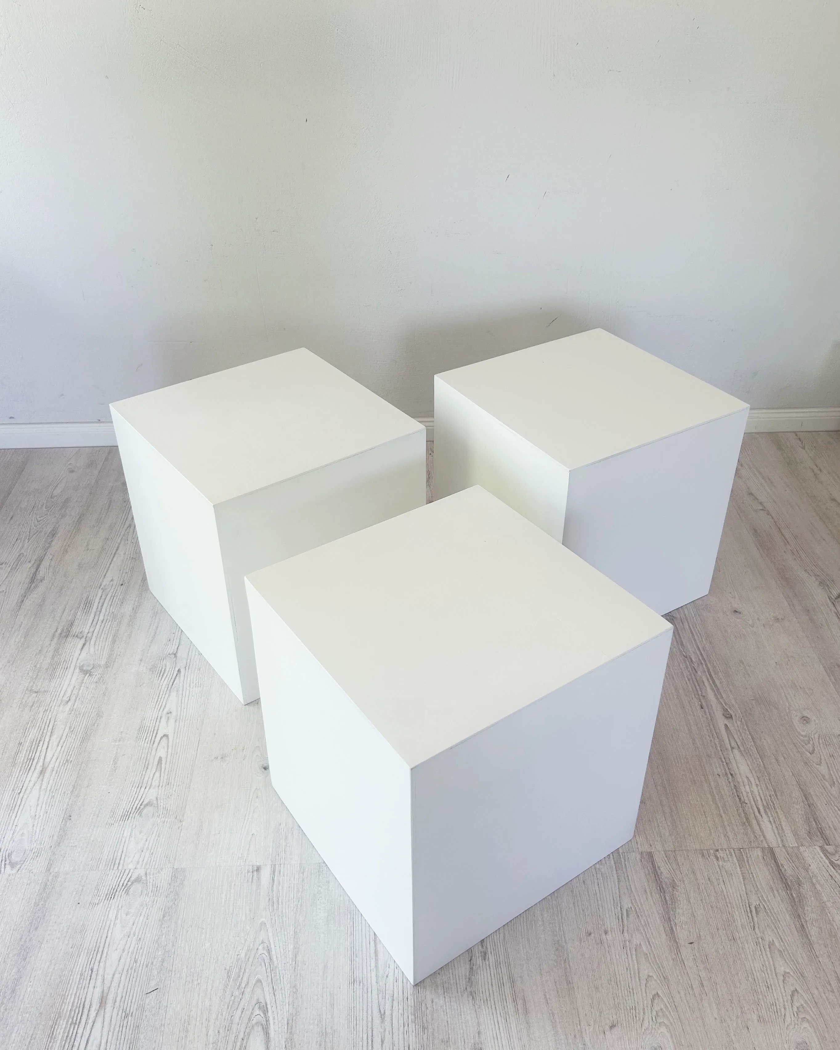 MINIMAL WHITE pouf
