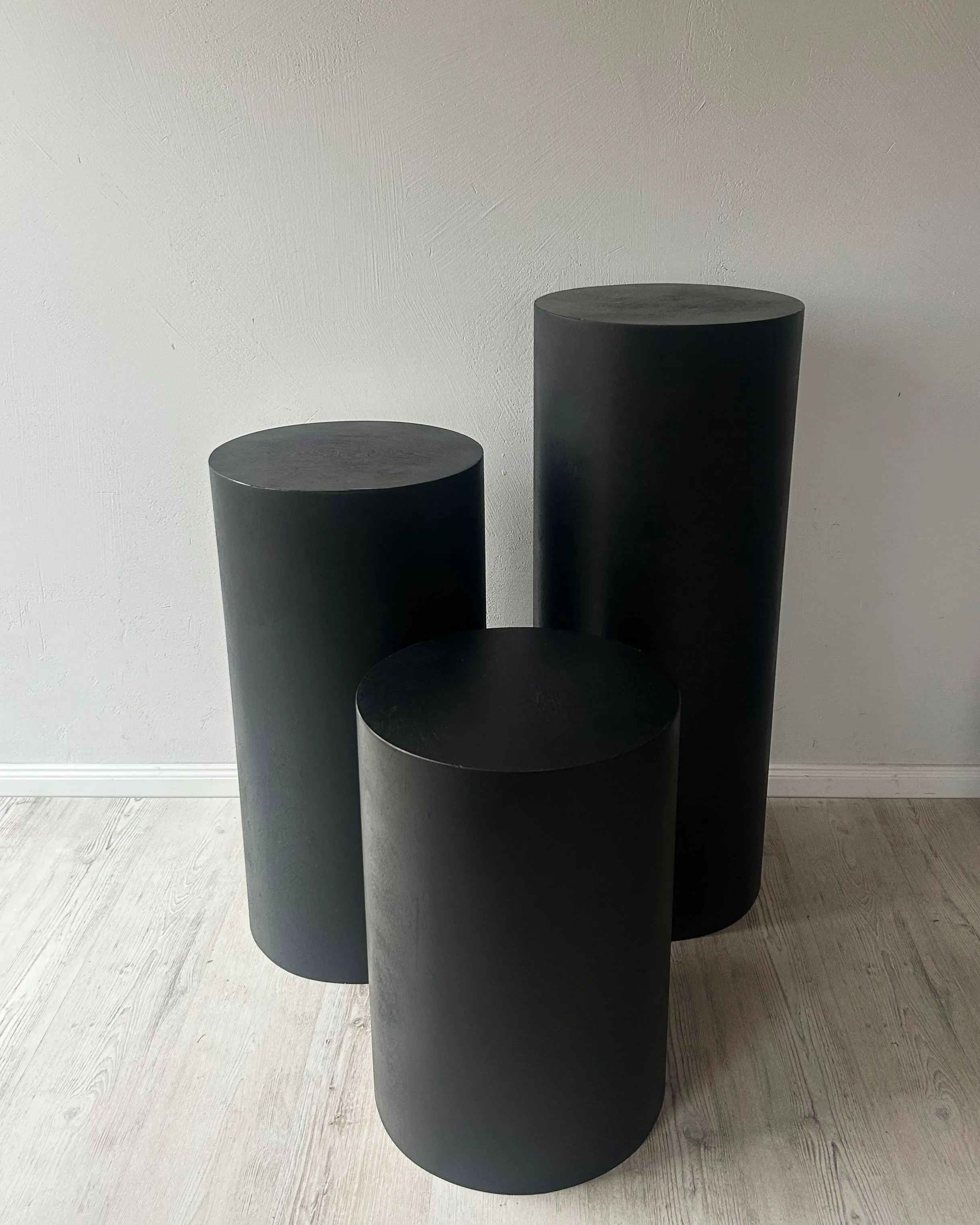 CYLINDER BLACK plinth 80 cm