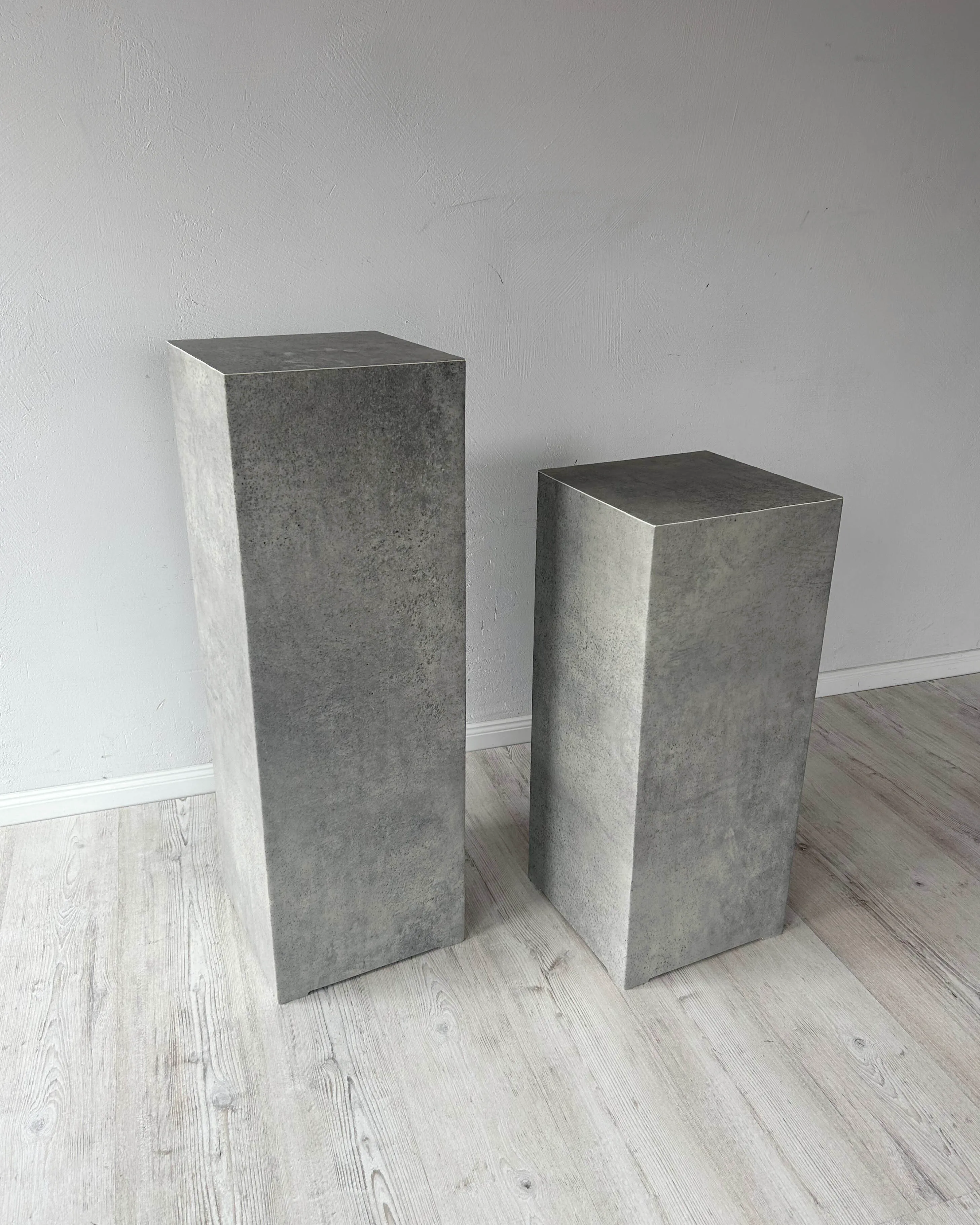 CONCRETE 80 cm plinth