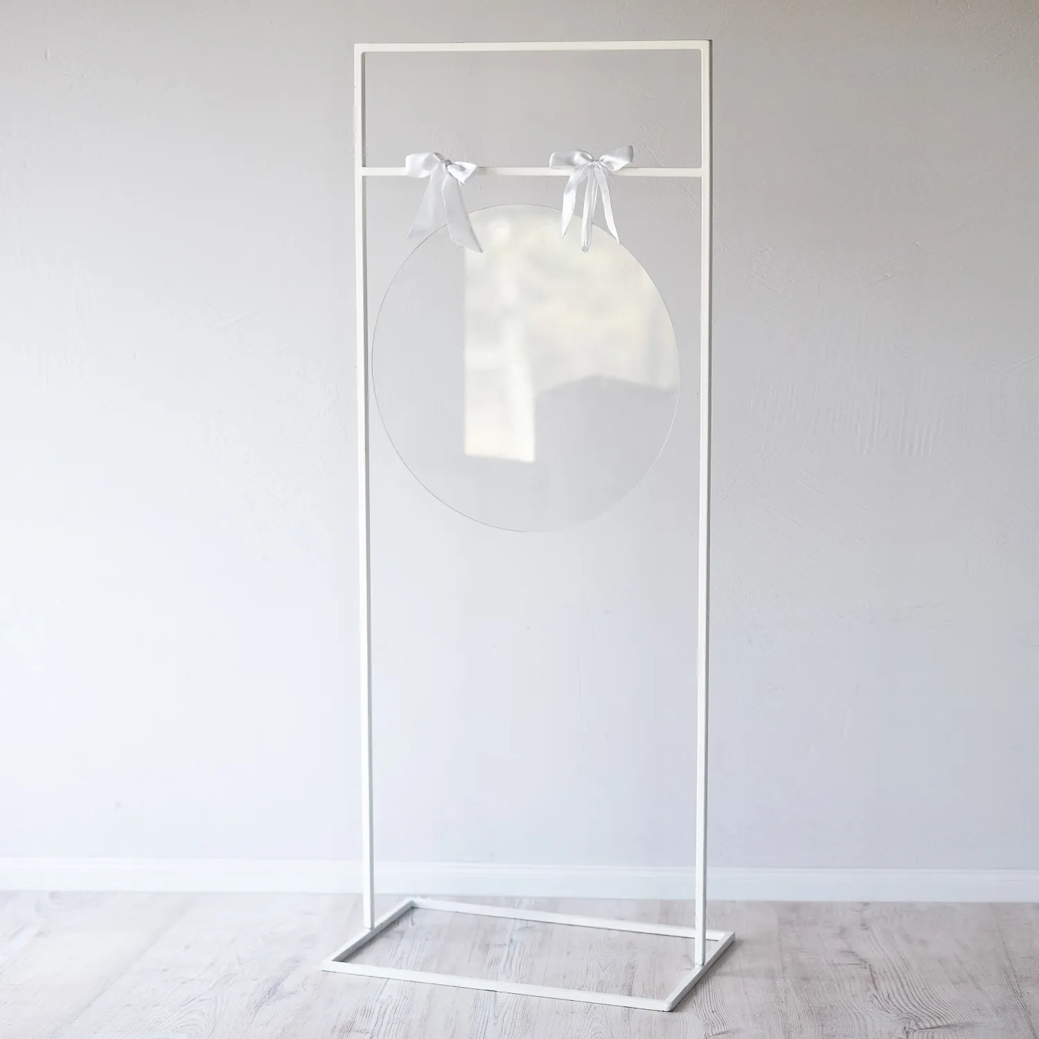 Easel C WHITE