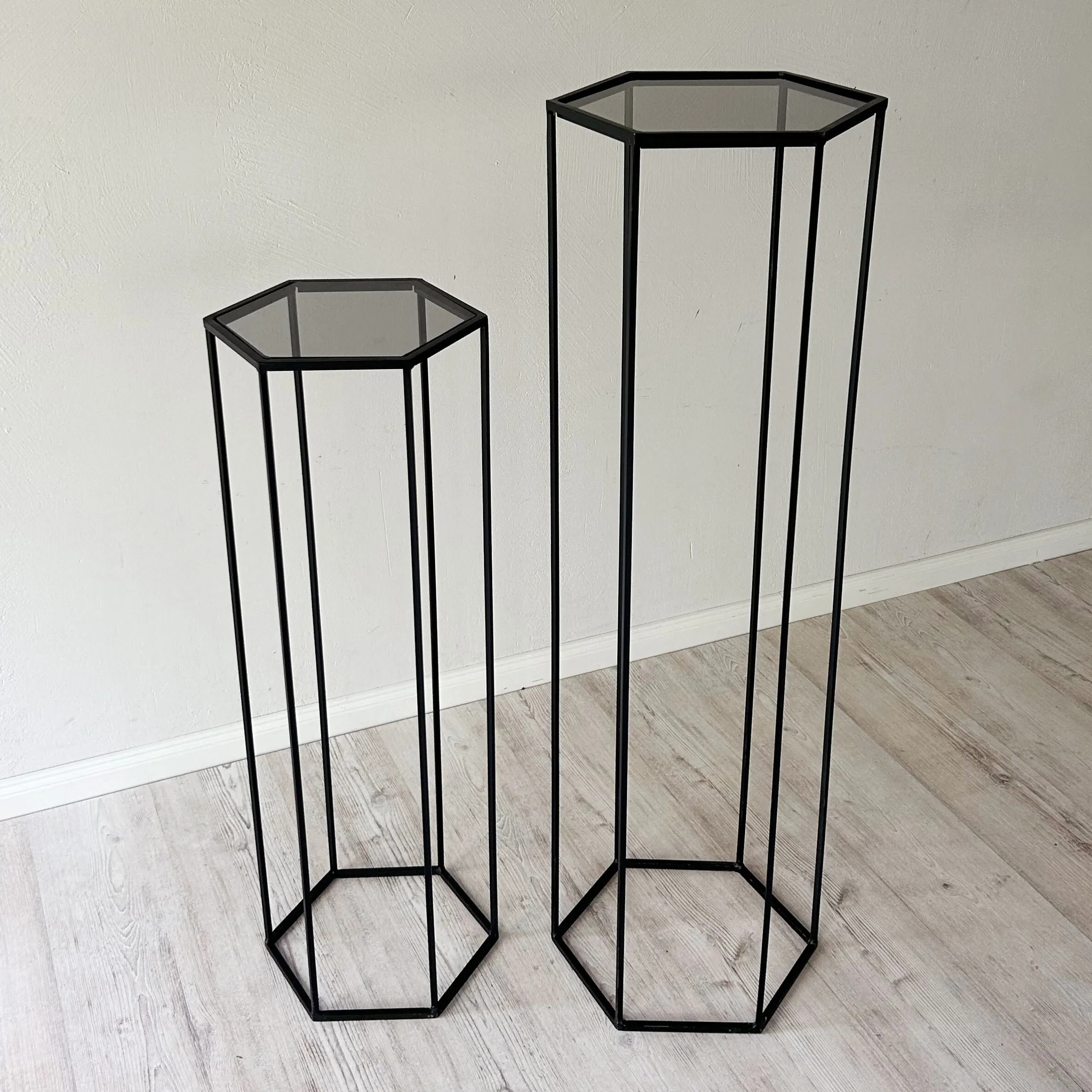 HEXAGON BLACK 95 cm plinth