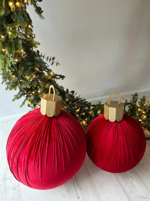 2 x CHRISTMAS BALL RED