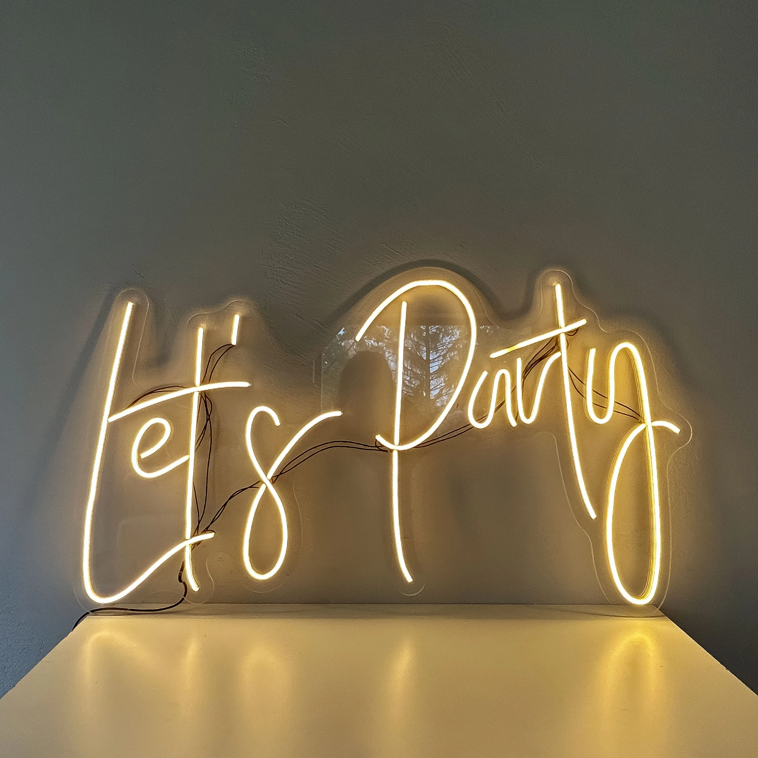 Neon sign LET'S PARTY