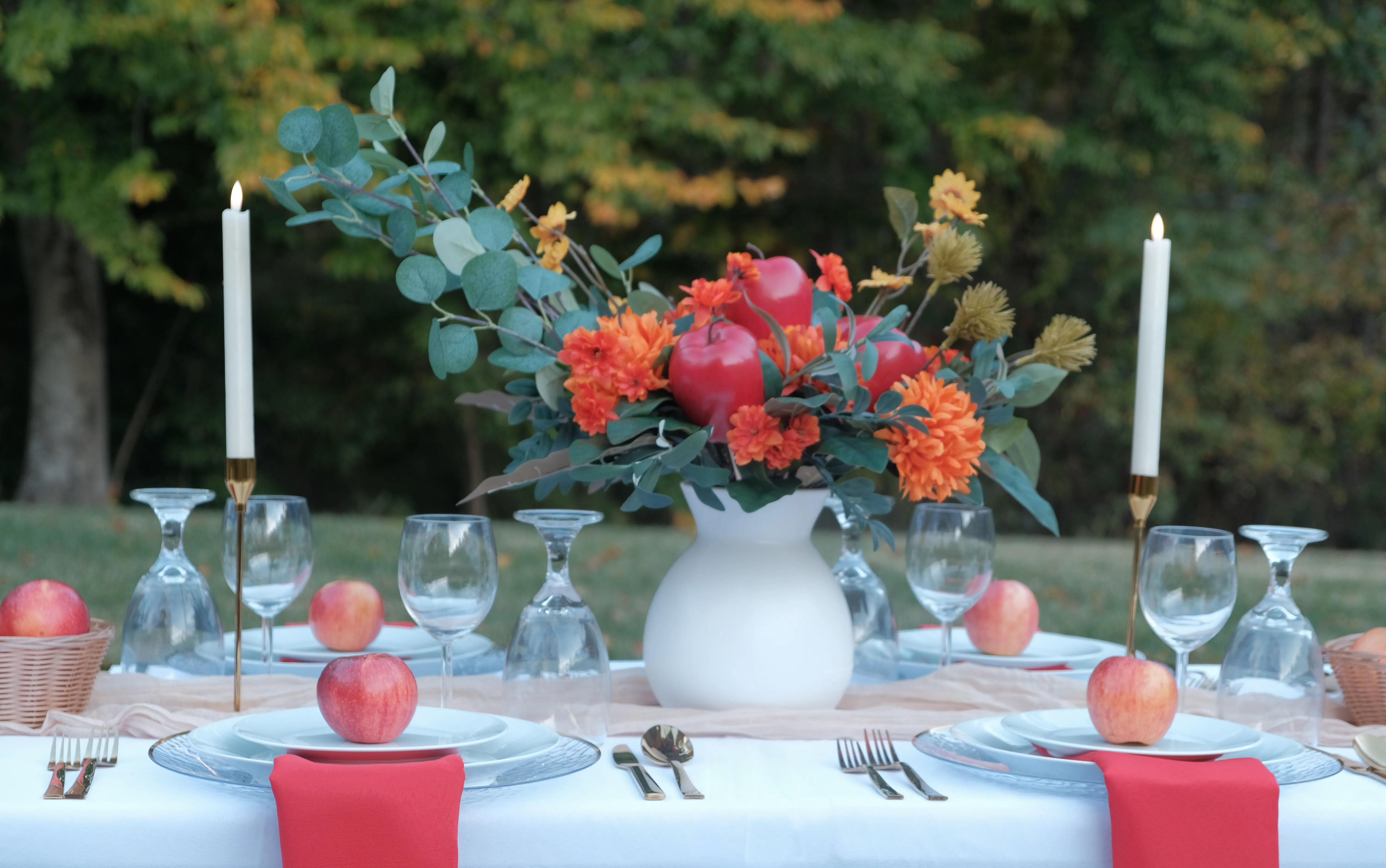 The Beauty of Apples Tablescape