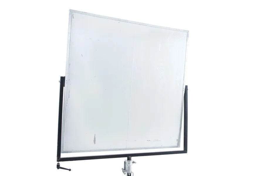 Matthews Shiny Board 4'x4' - Silver