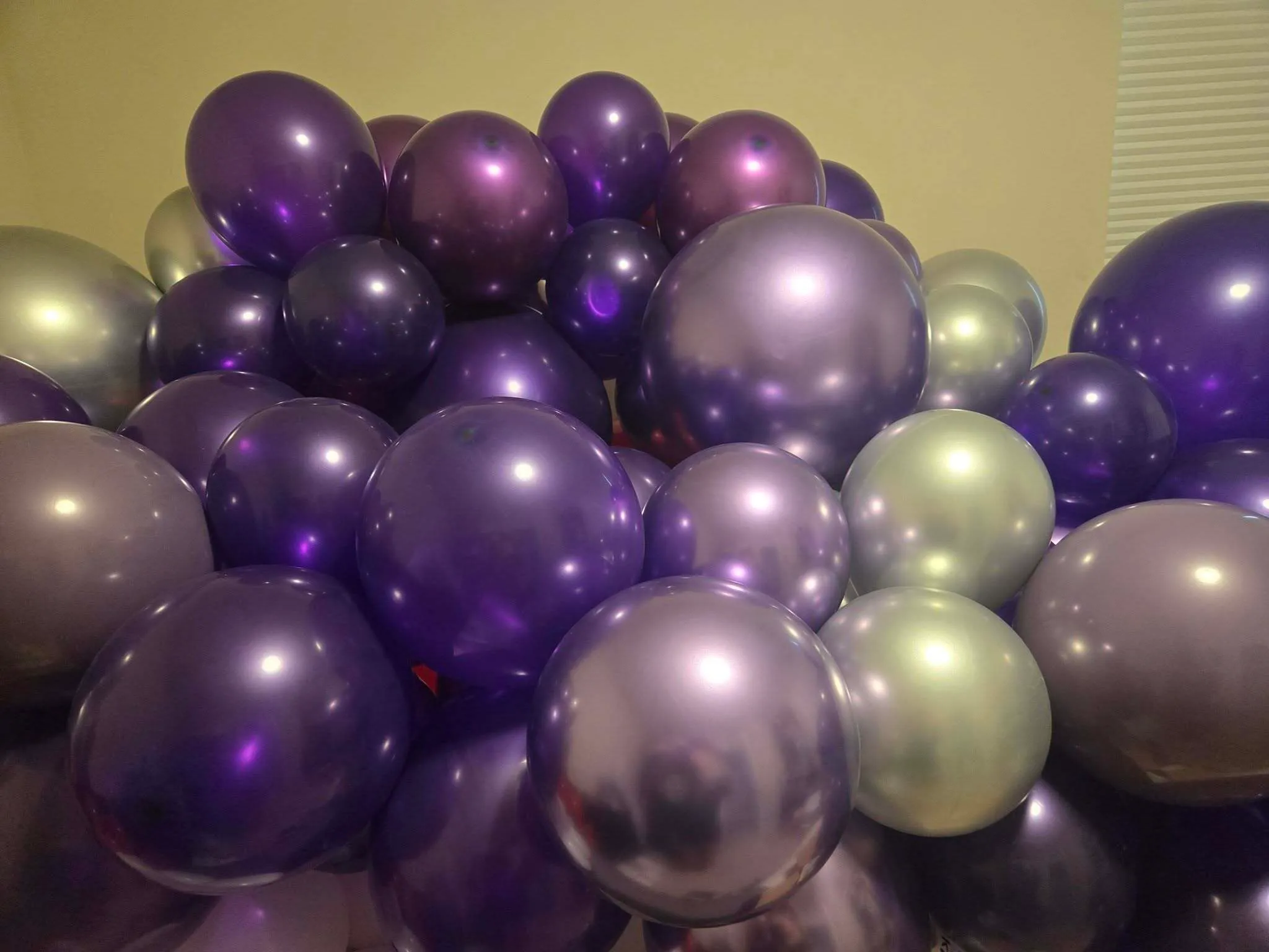 CUSTOM BALLOON DECOR