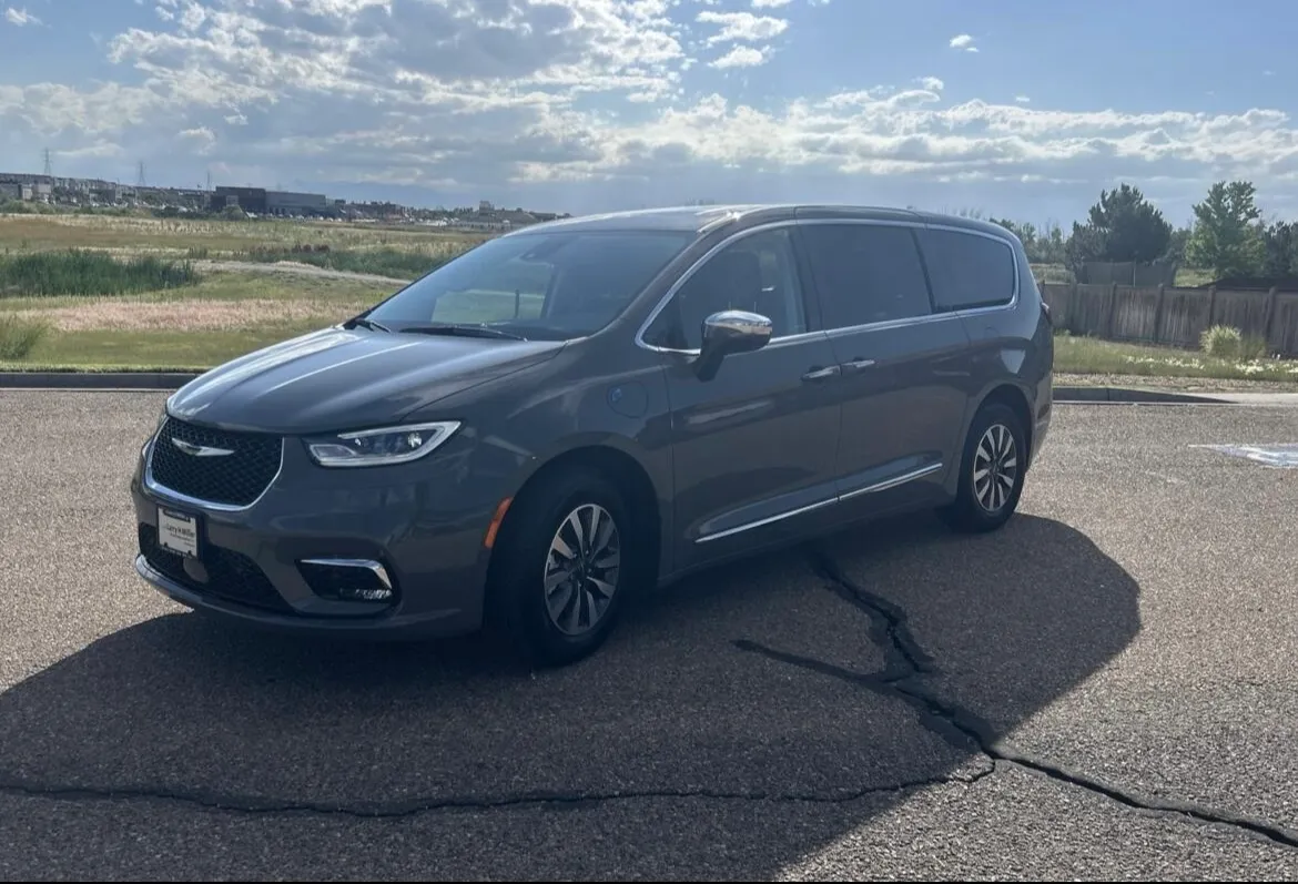 2023 Grey Chrysler Pacifica Hybrid