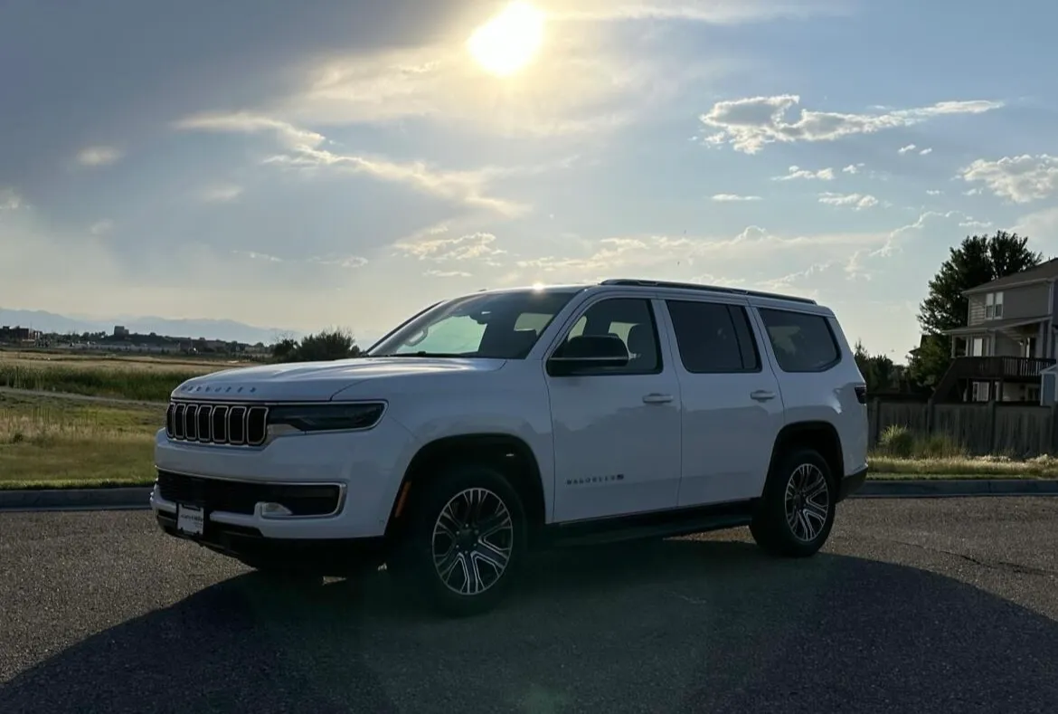 2023 White Jeep Wagoneer