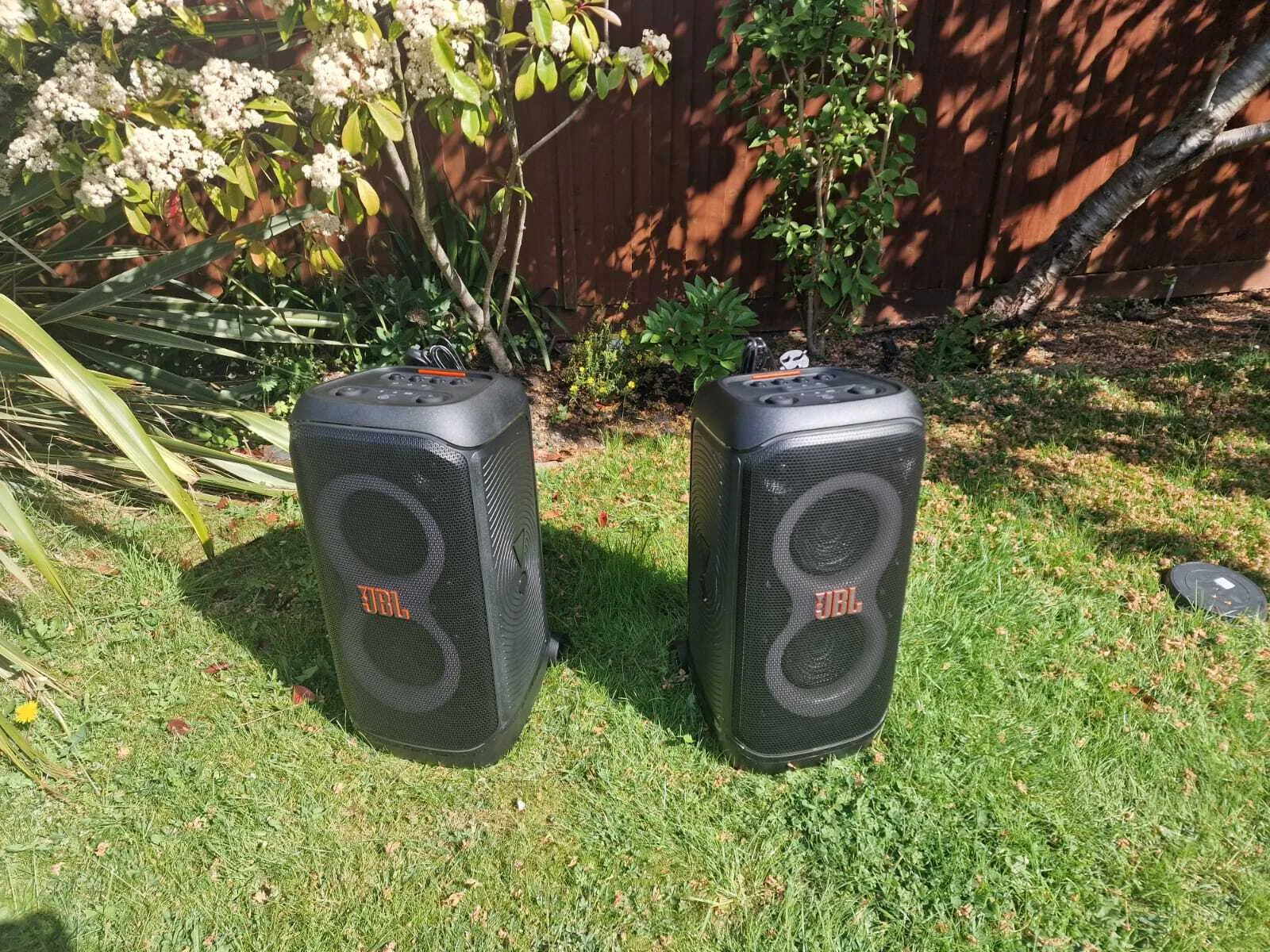 2x JBL 320 Speakers
